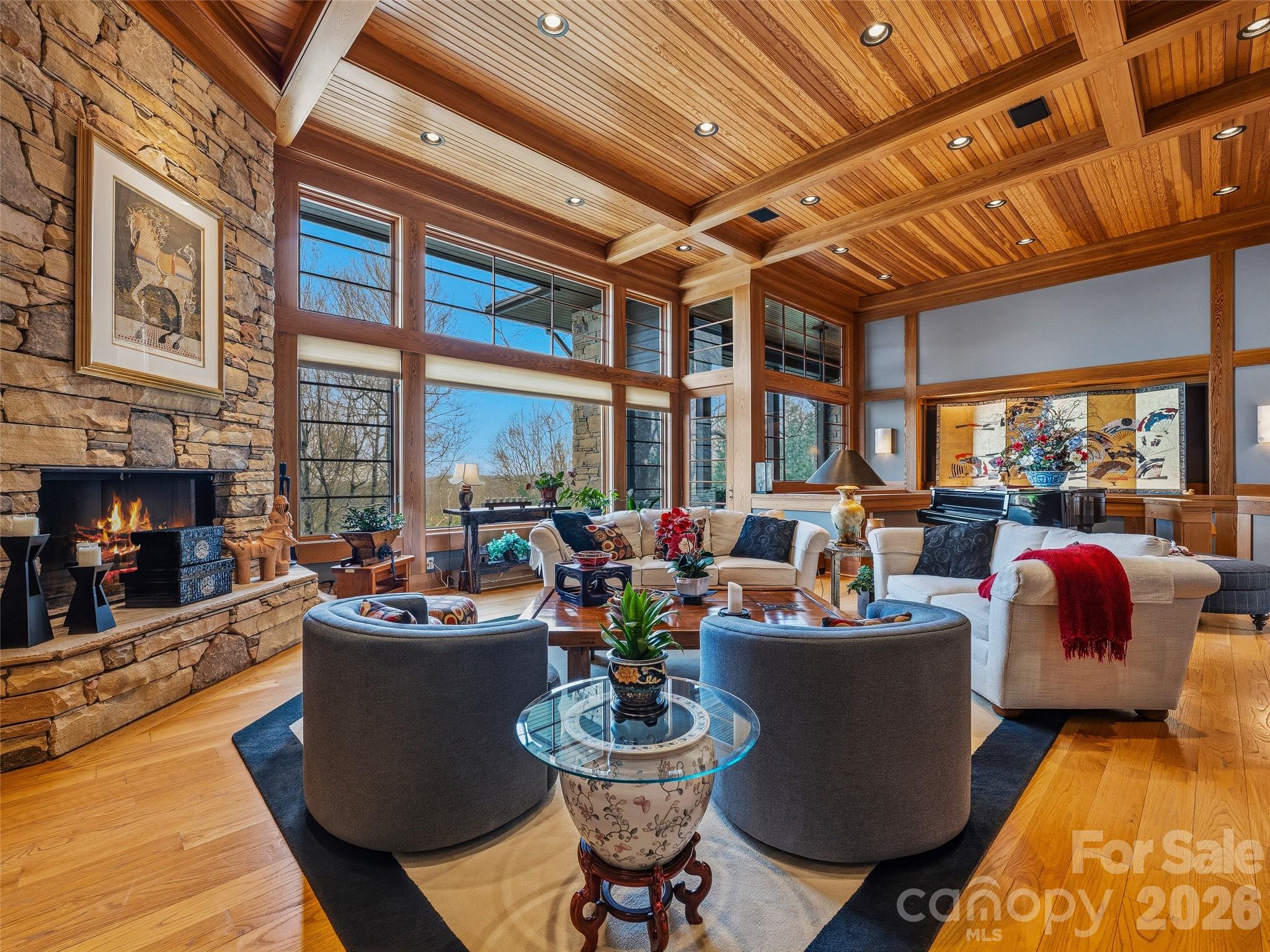 1000 McFarlane Way — Hendersonville