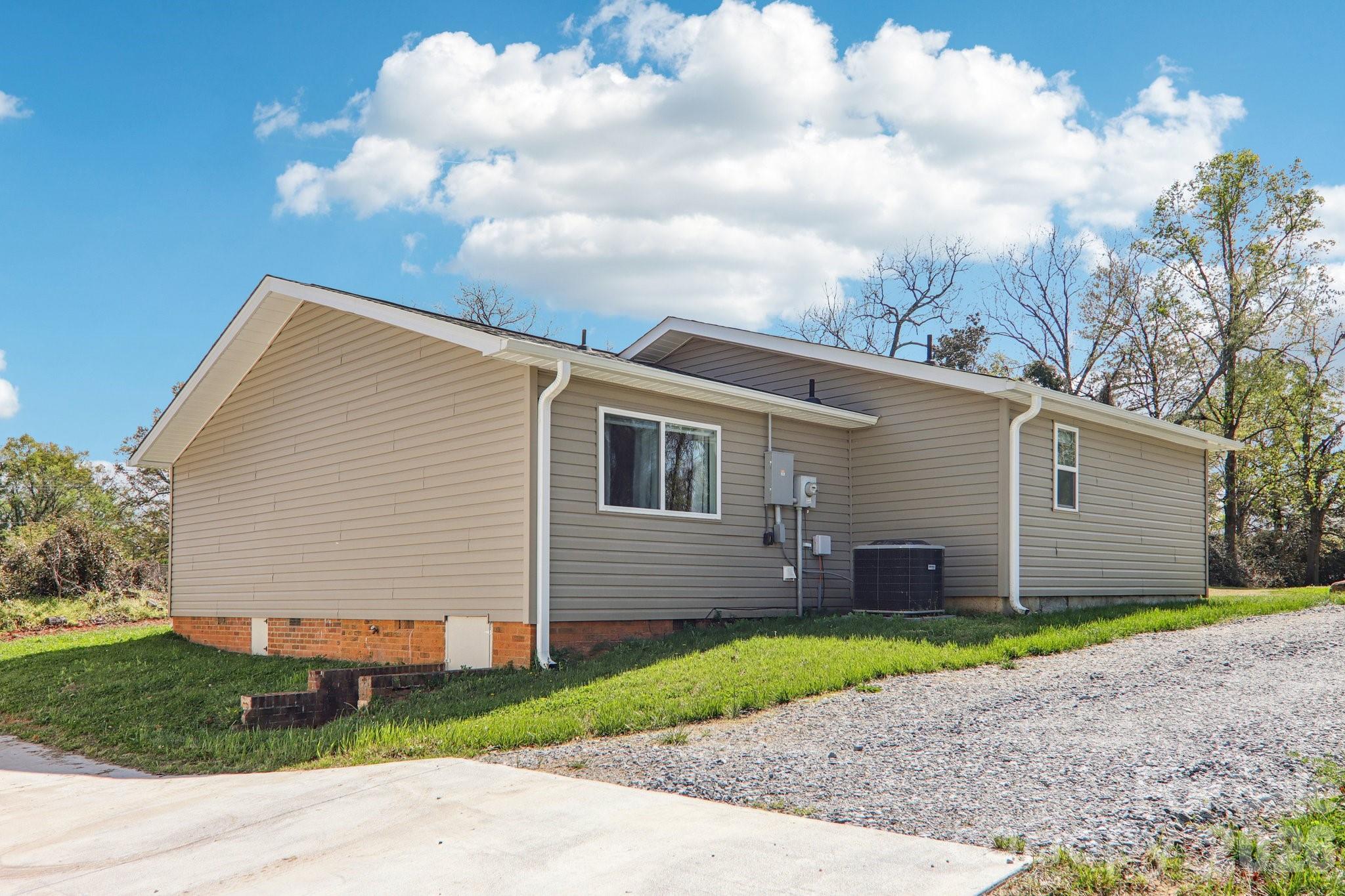 111 W Crawford Street — Landrum