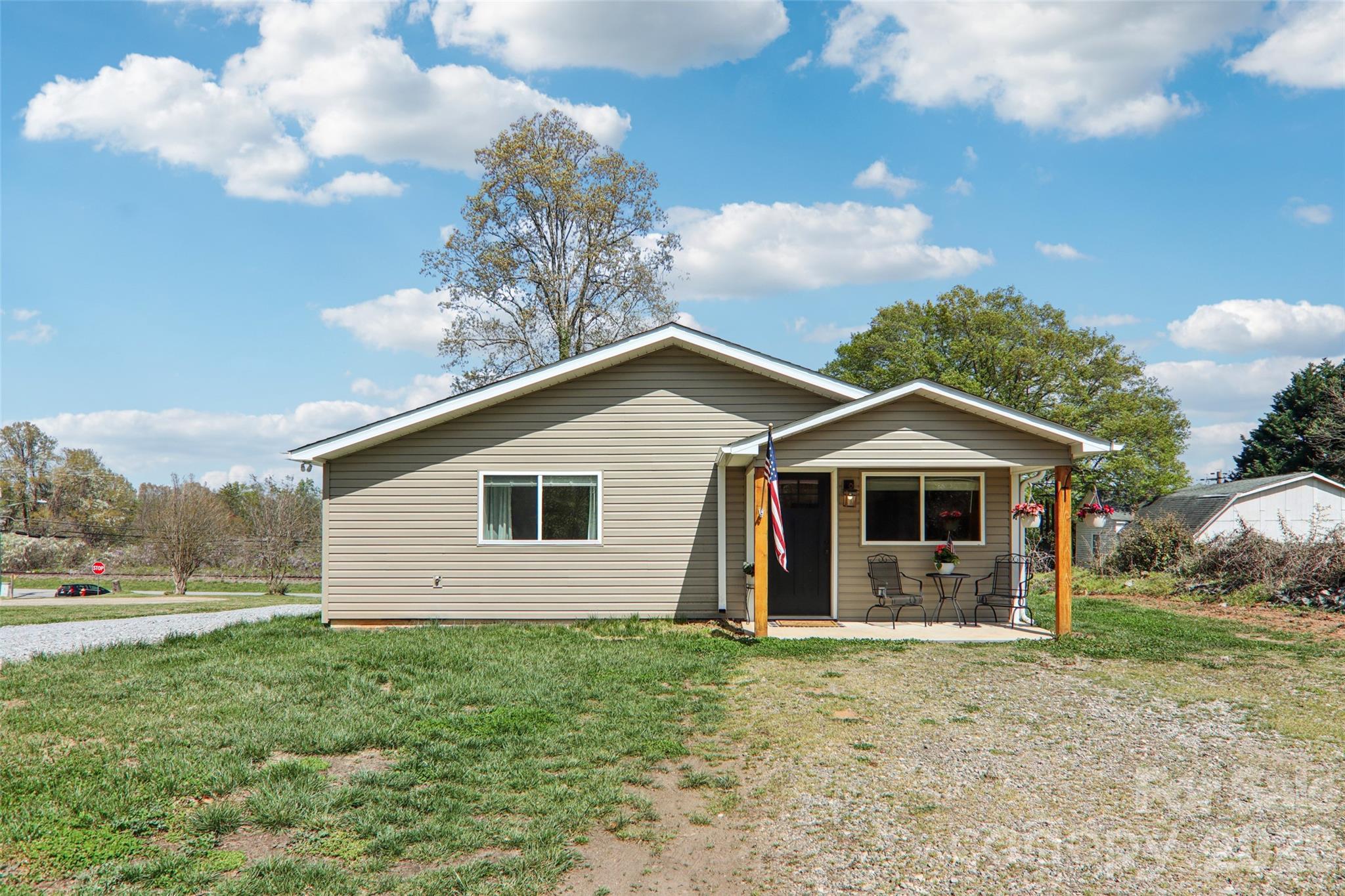 111 W Crawford Street — Landrum