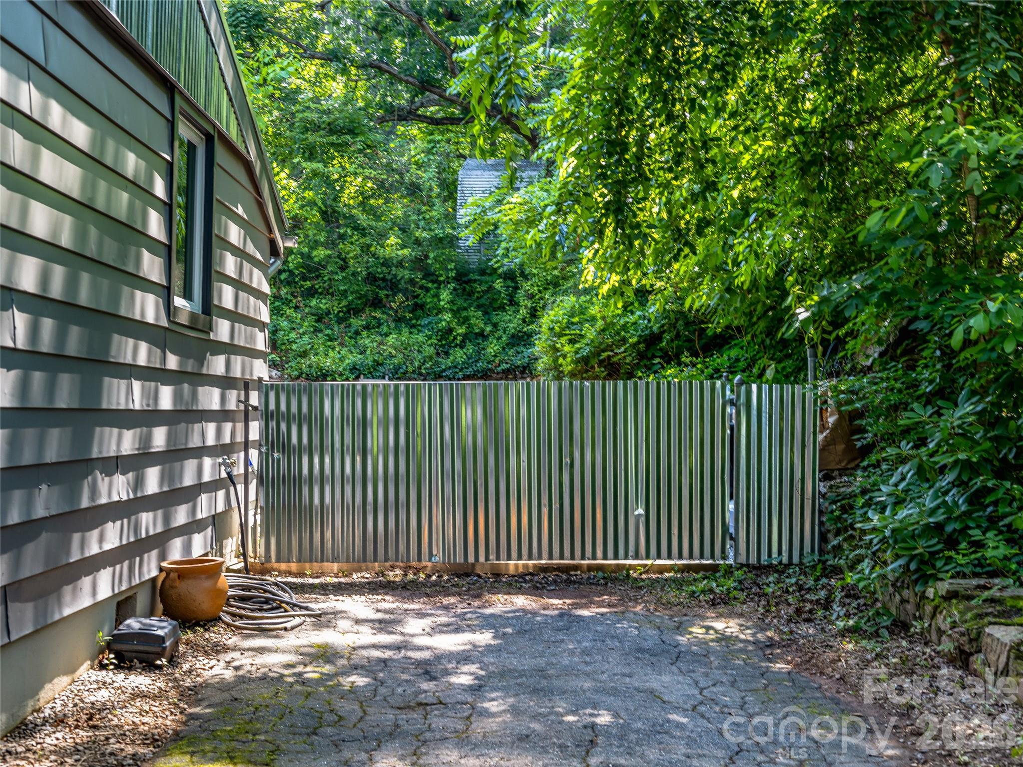 44 Broadview Avenue — Asheville