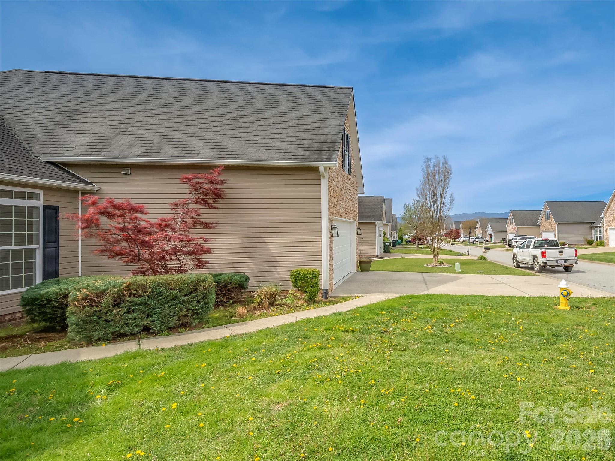 33 W Hiawassee Road — Fletcher