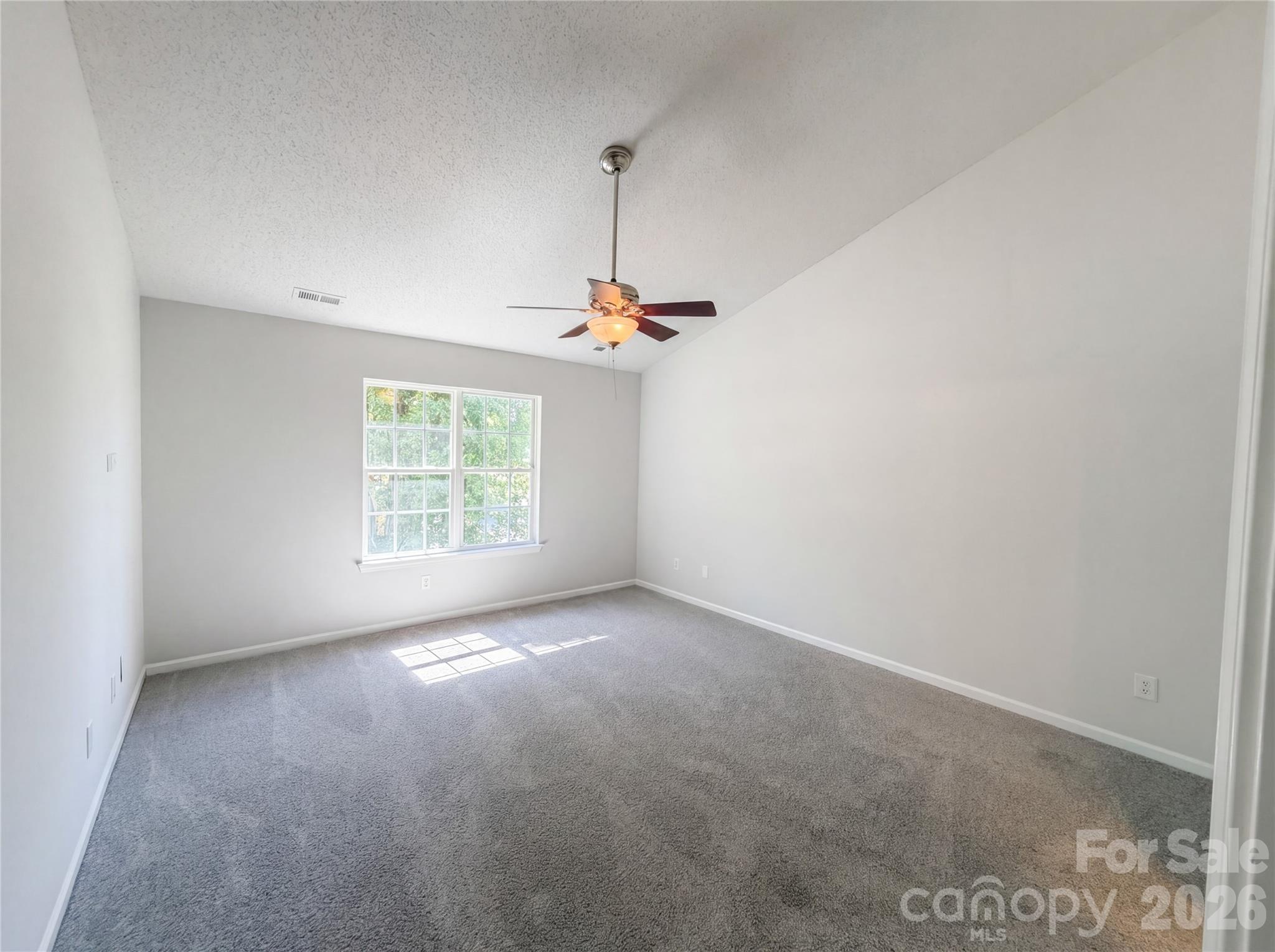 8236 Chilkoot Lane — Locust