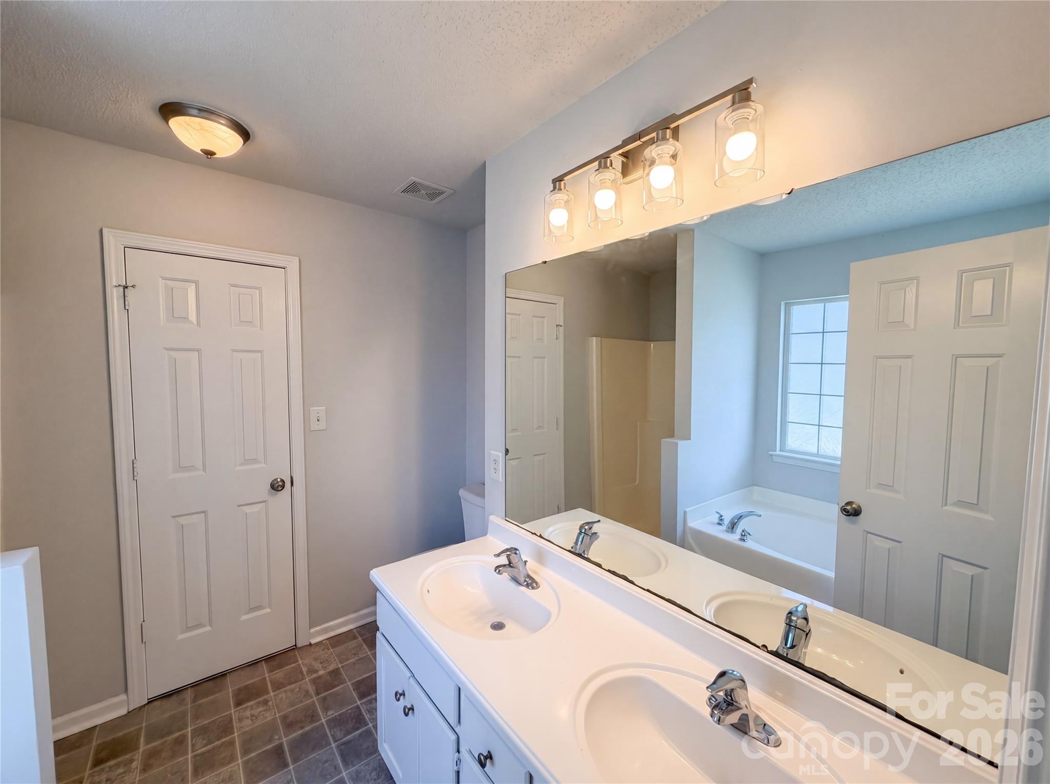 8236 Chilkoot Lane — Locust