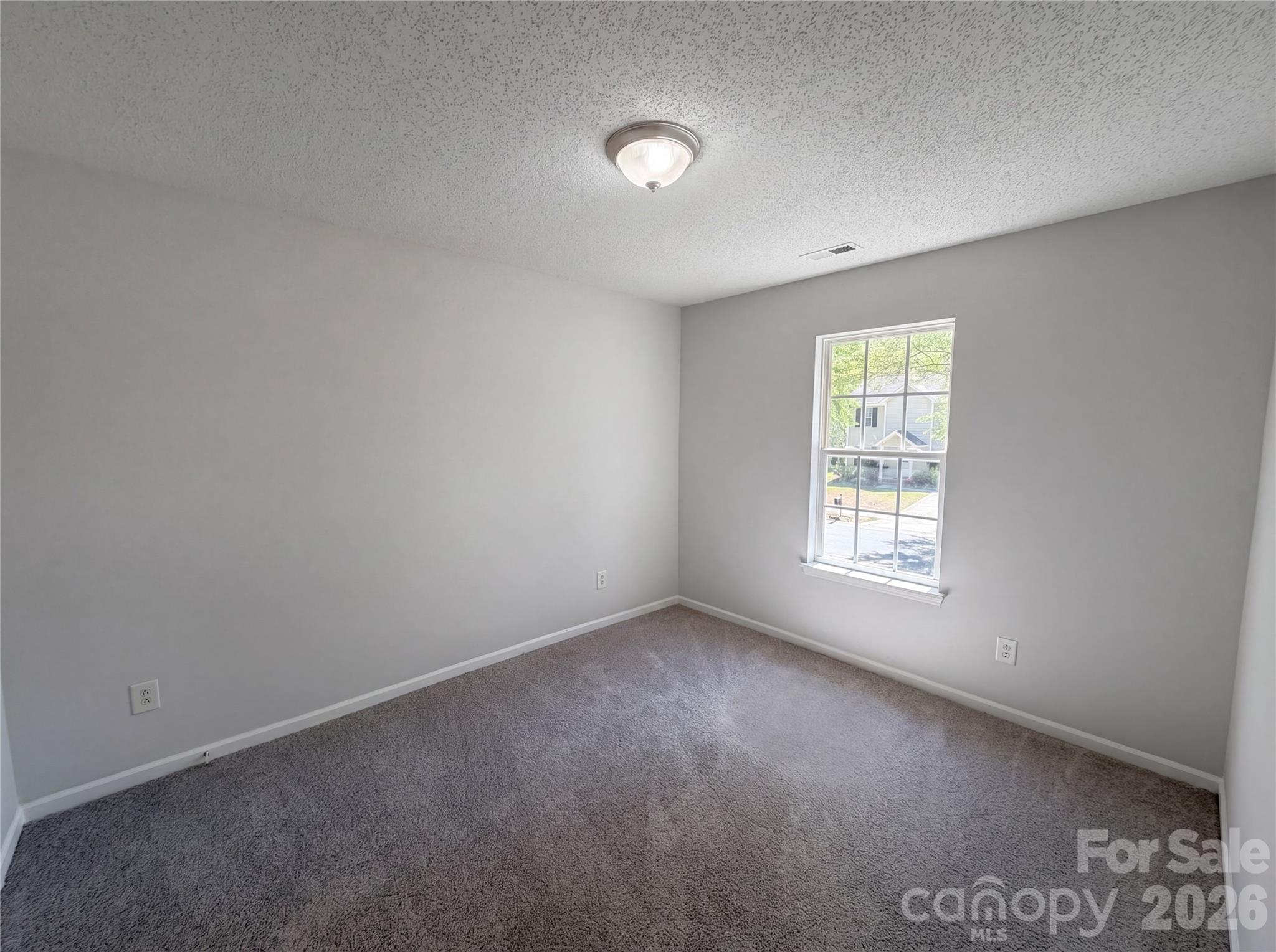 8236 Chilkoot Lane — Locust