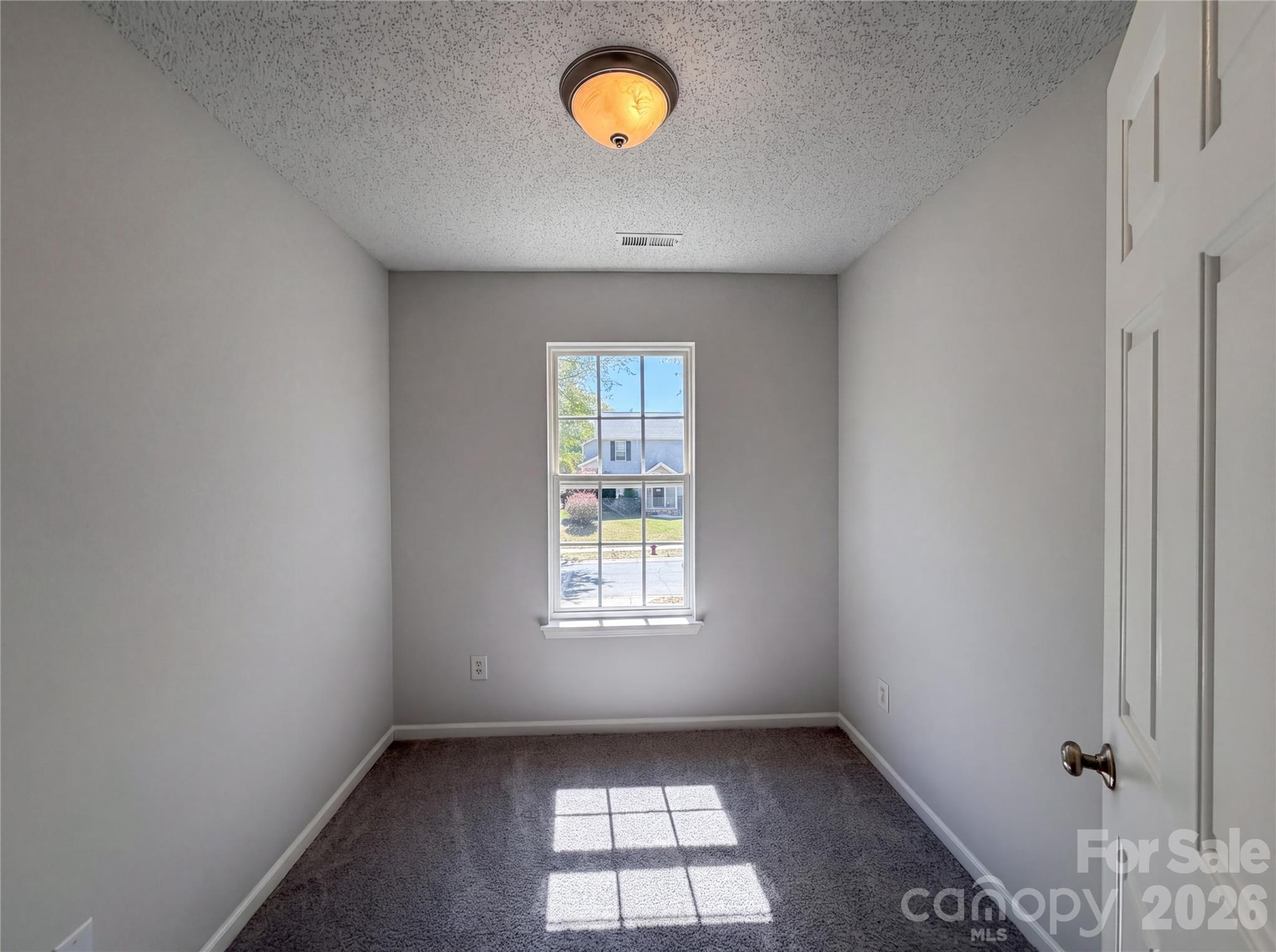 8236 Chilkoot Lane — Locust