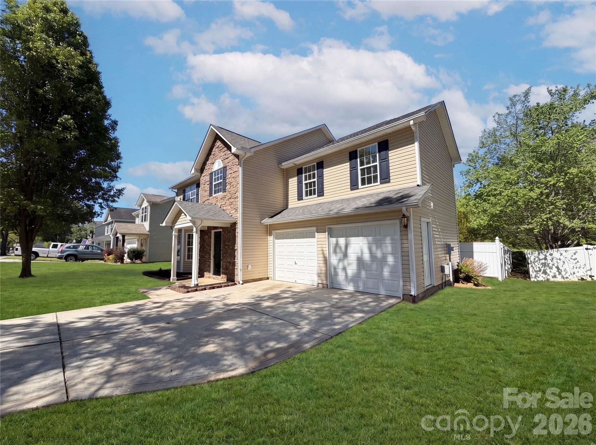 8236 Chilkoot Lane — Locust
