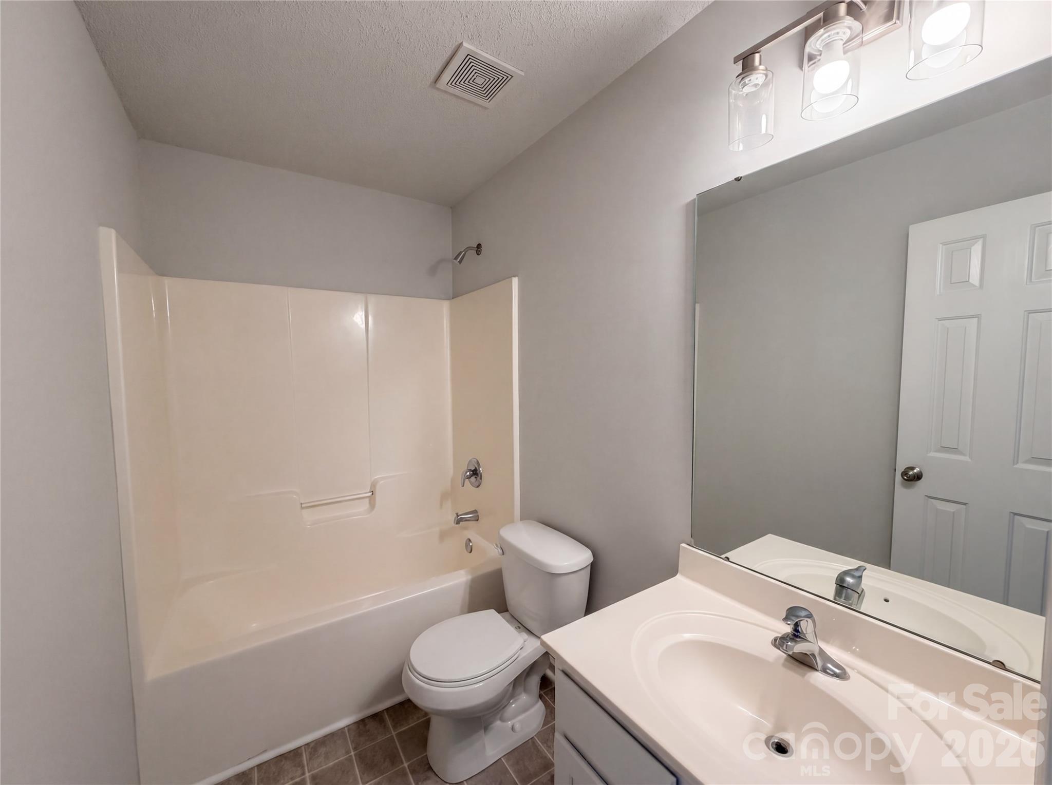 8236 Chilkoot Lane — Locust