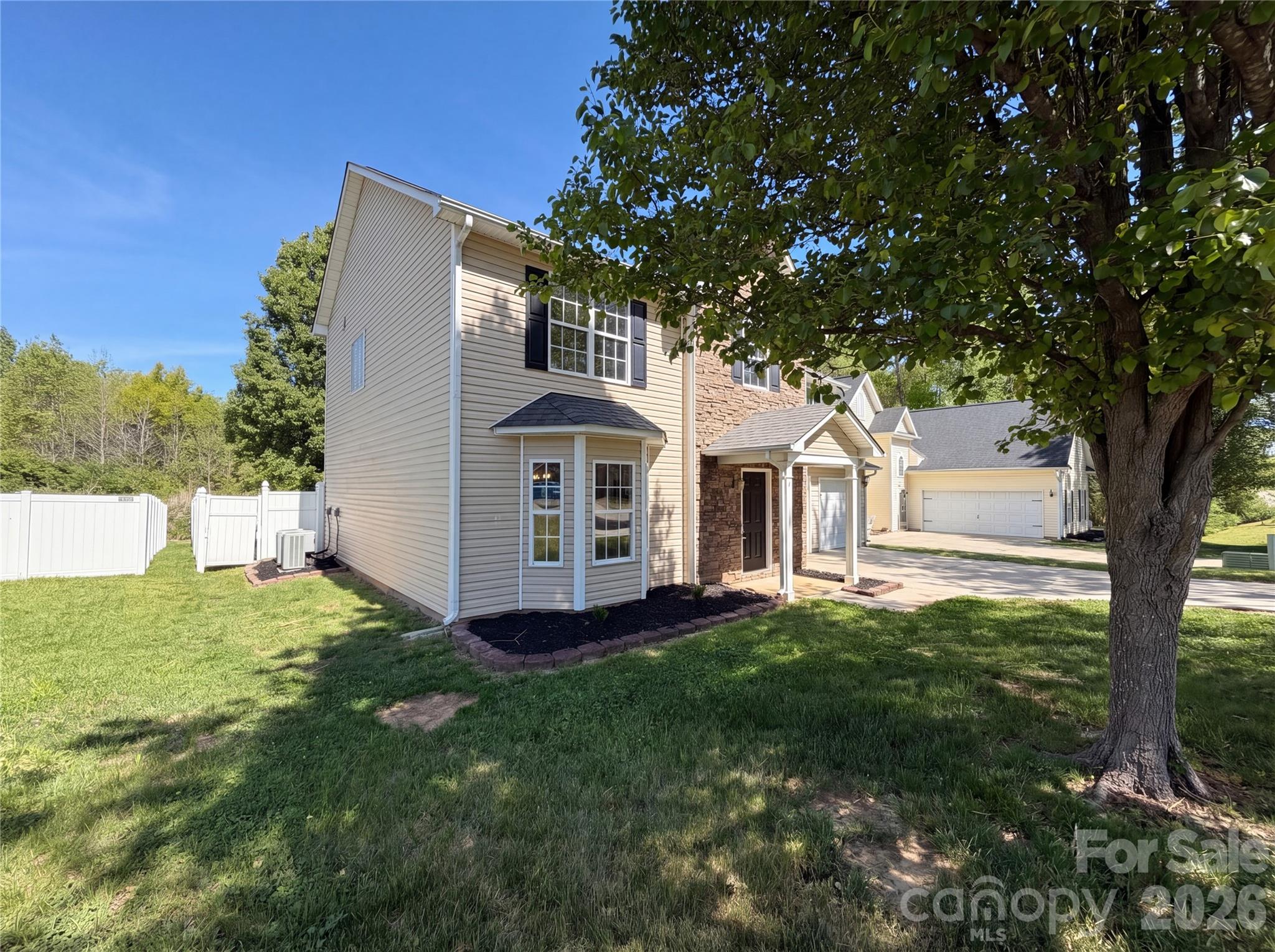 8236 Chilkoot Lane — Locust
