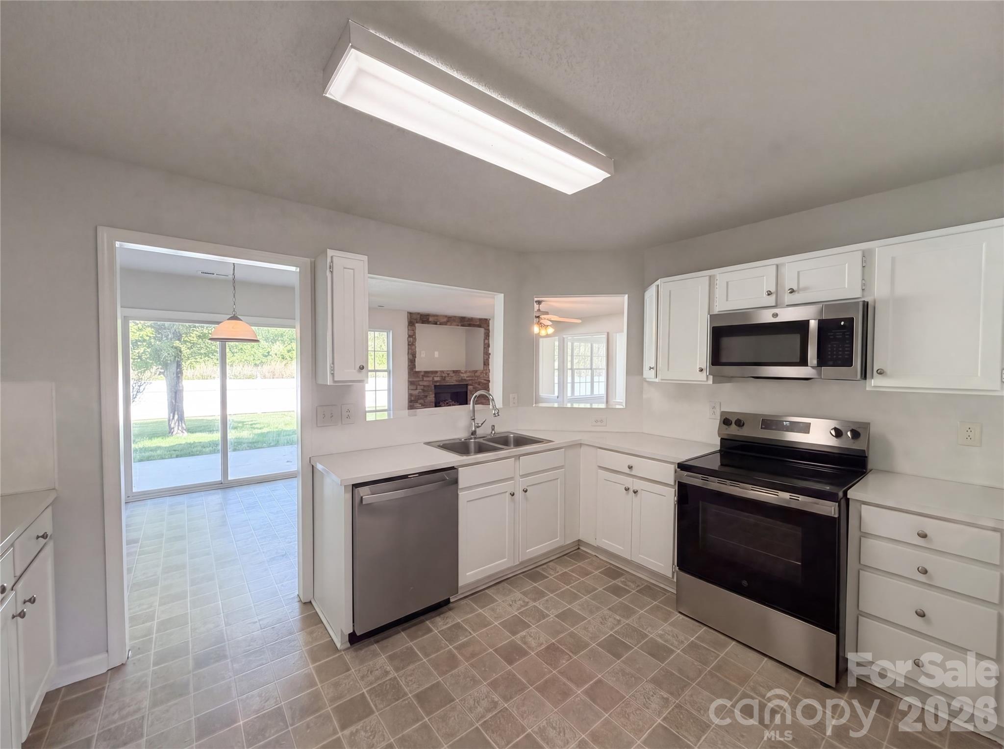 8236 Chilkoot Lane — Locust