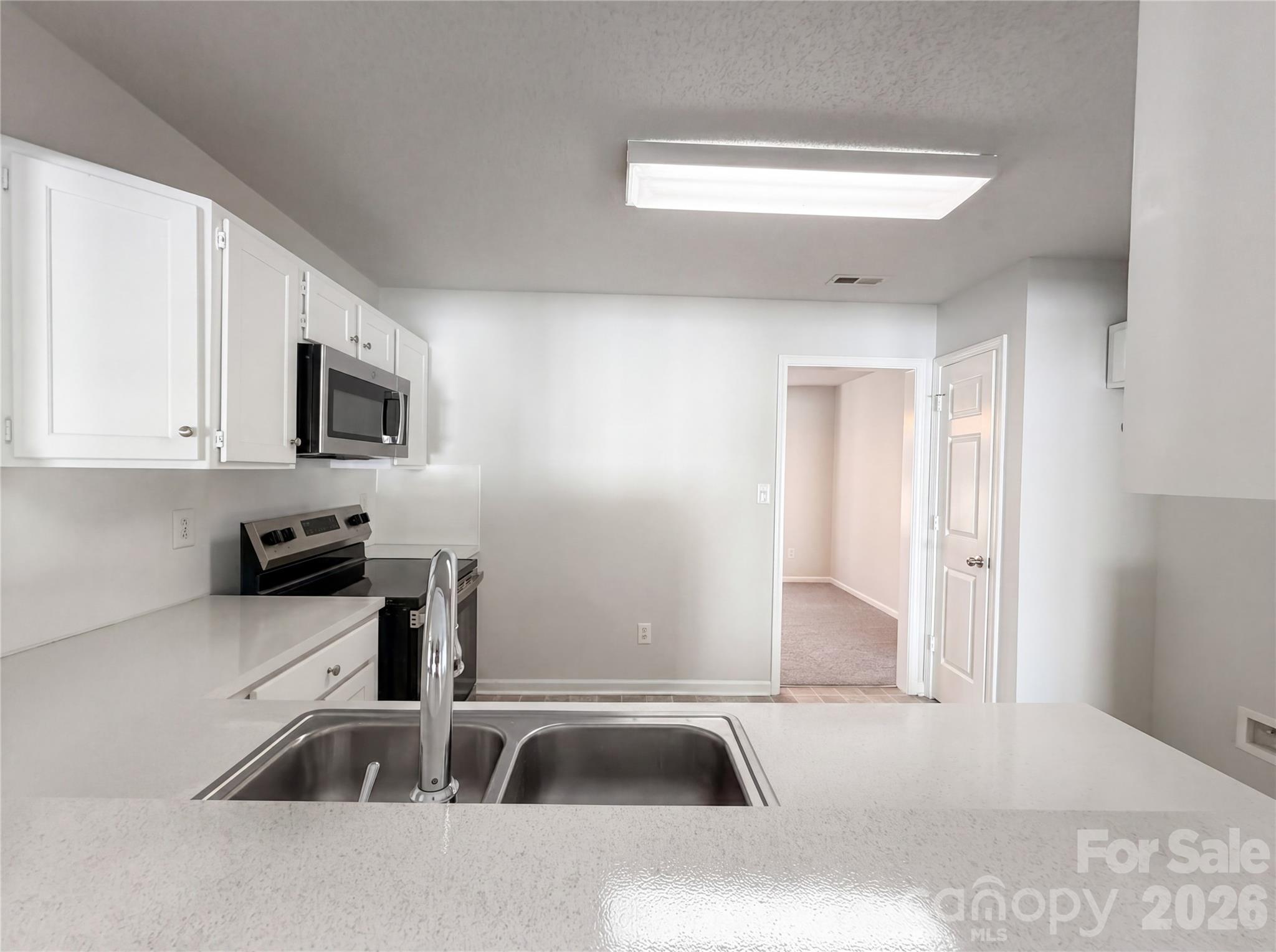 8236 Chilkoot Lane — Locust