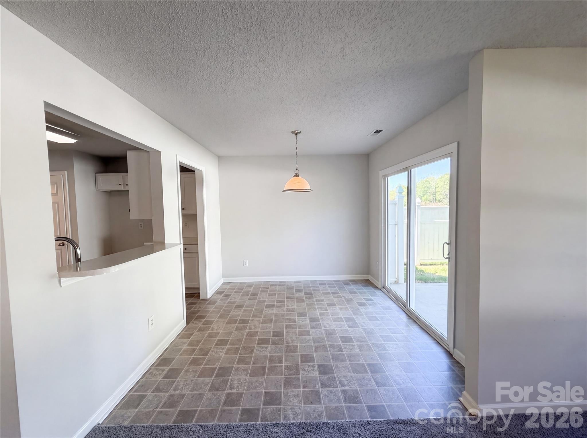 8236 Chilkoot Lane — Locust