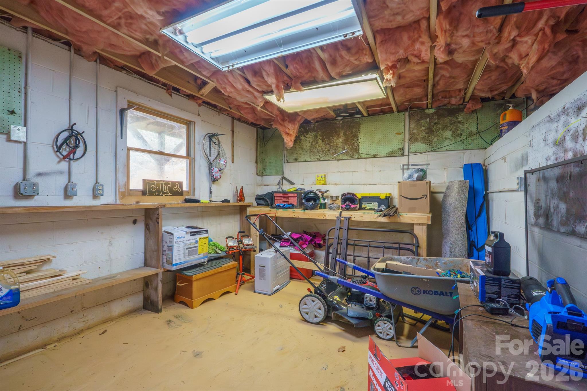 2090 Zacks Fork Road — Lenoir