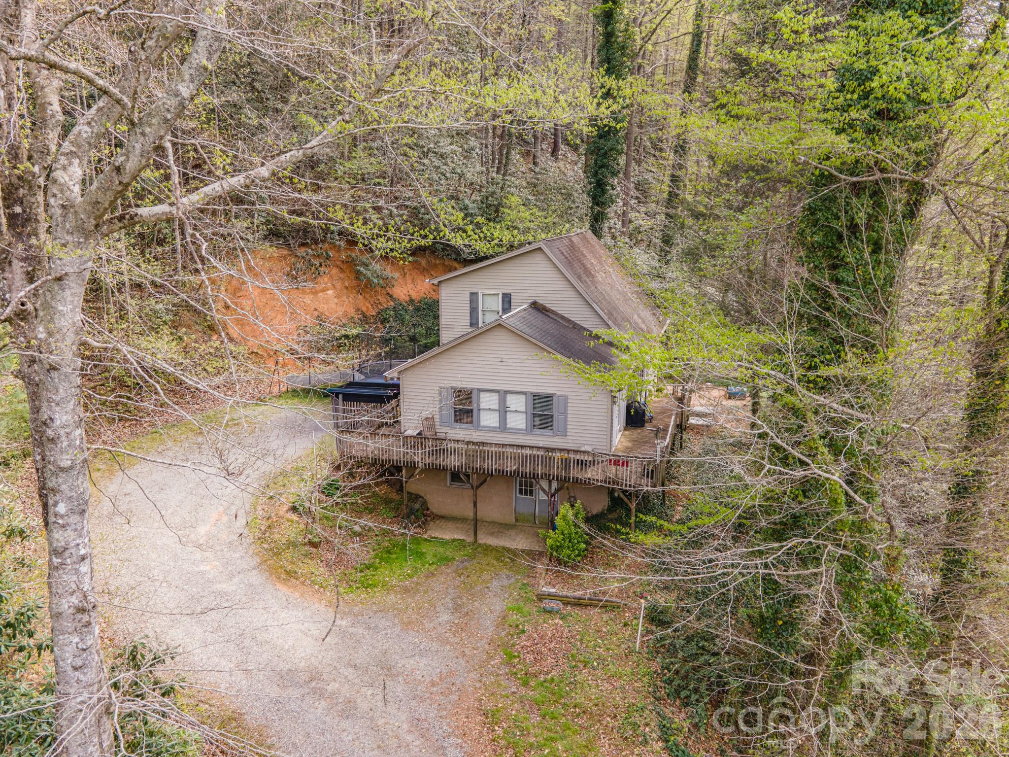 2090 Zacks Fork Road — Lenoir