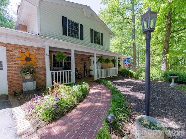 819 Chesterfield Circle SW — Lenoir