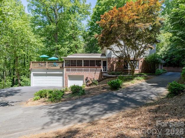819 Chesterfield Circle SW — Lenoir
