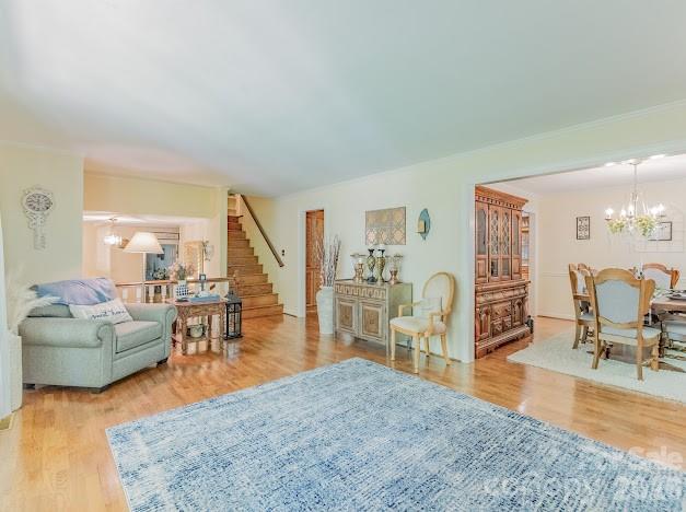 819 Chesterfield Circle SW — Lenoir