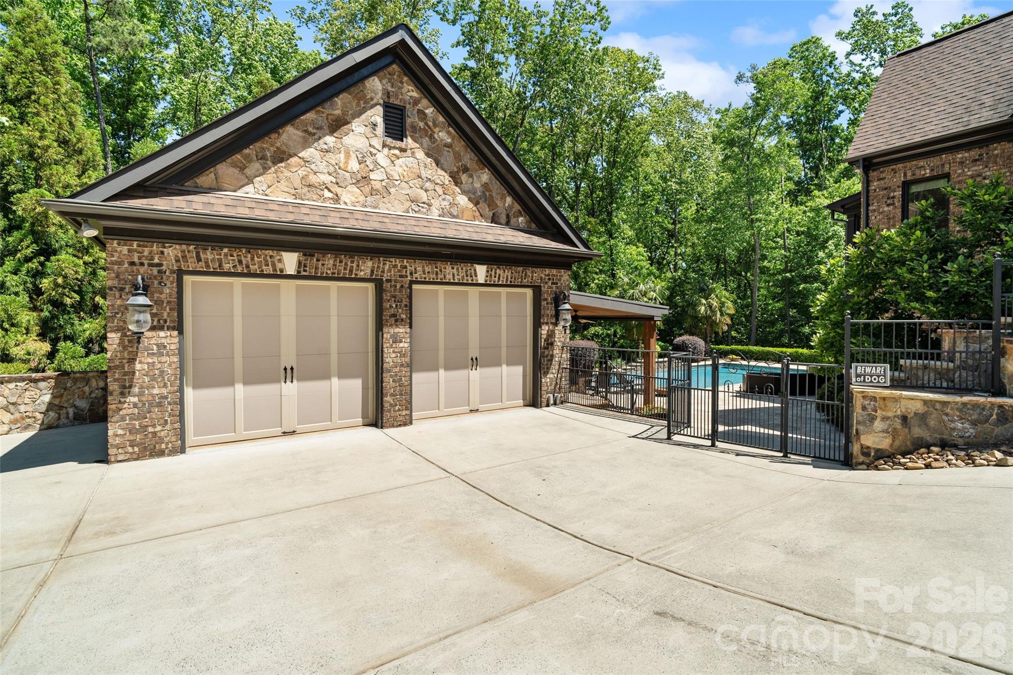 733 Fawns Glen Place — Clover
