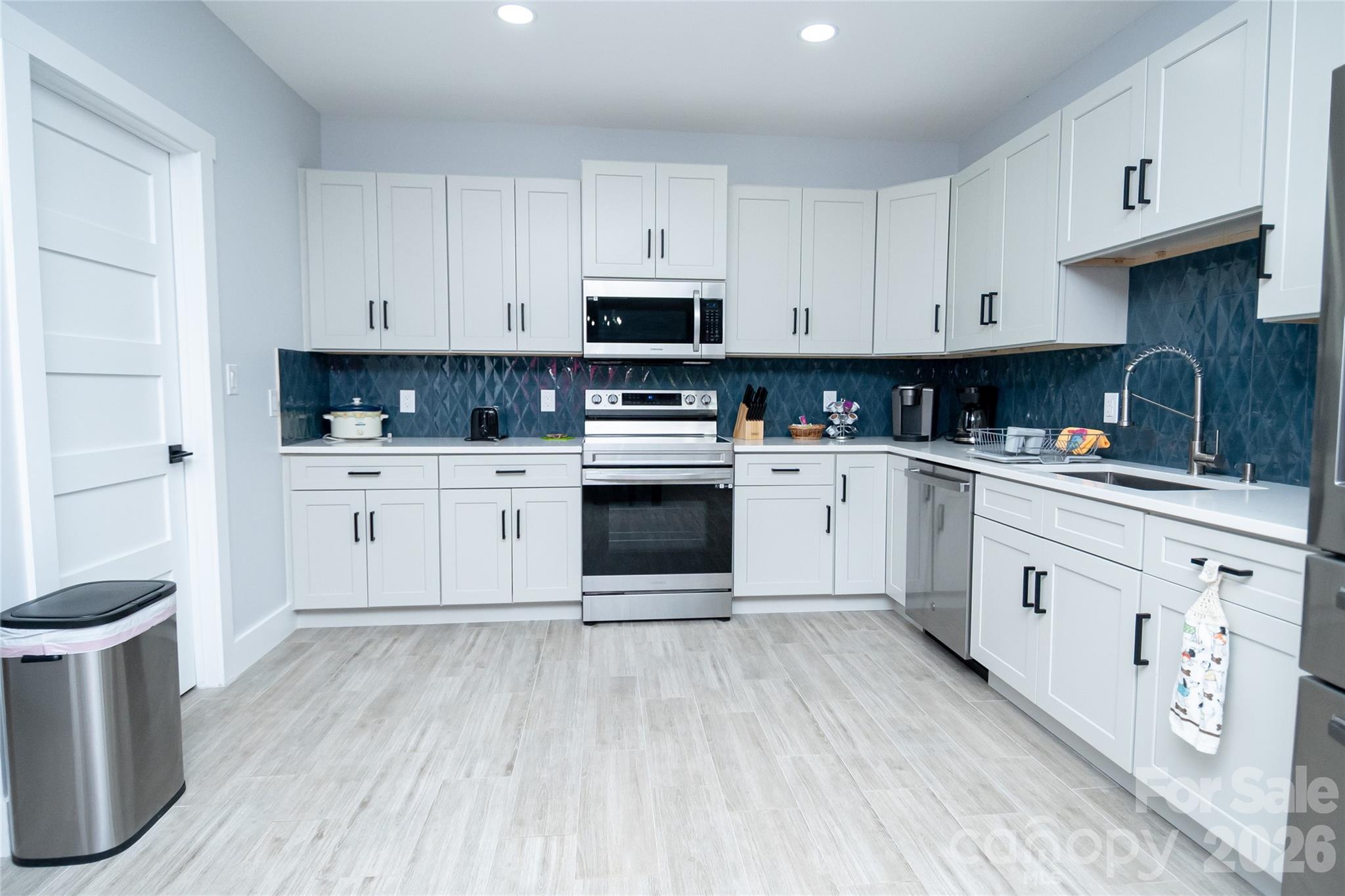 2371 W Paradise Harbor Drive — Connelly Springs