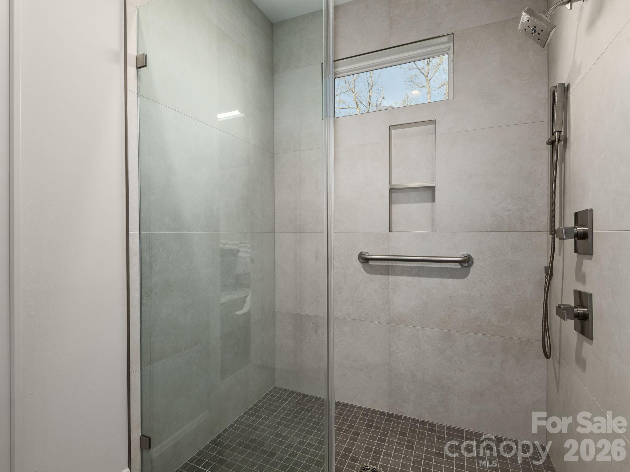 642 Altamont View — Asheville