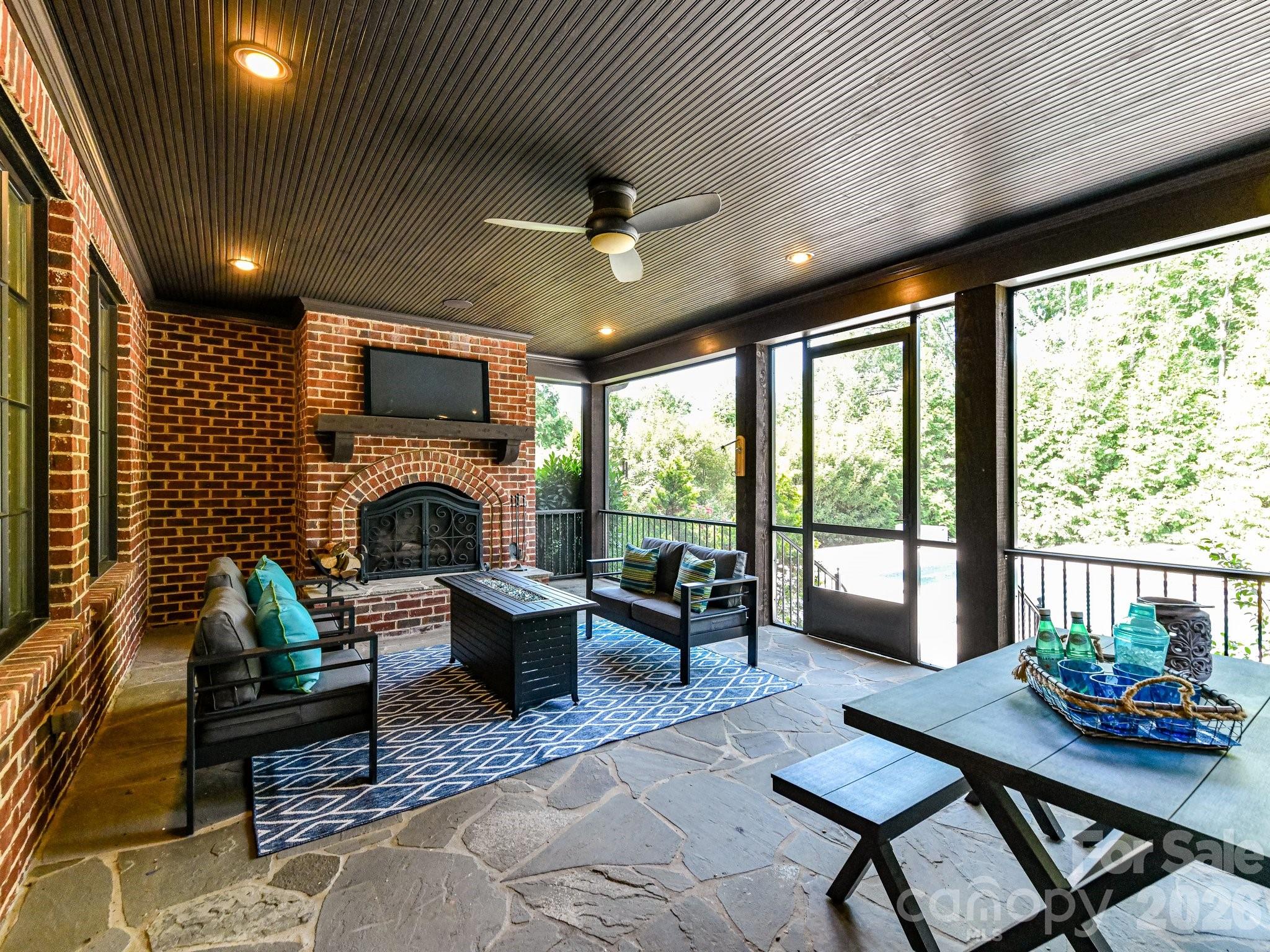 808 Huntington Park Drive — Charlotte