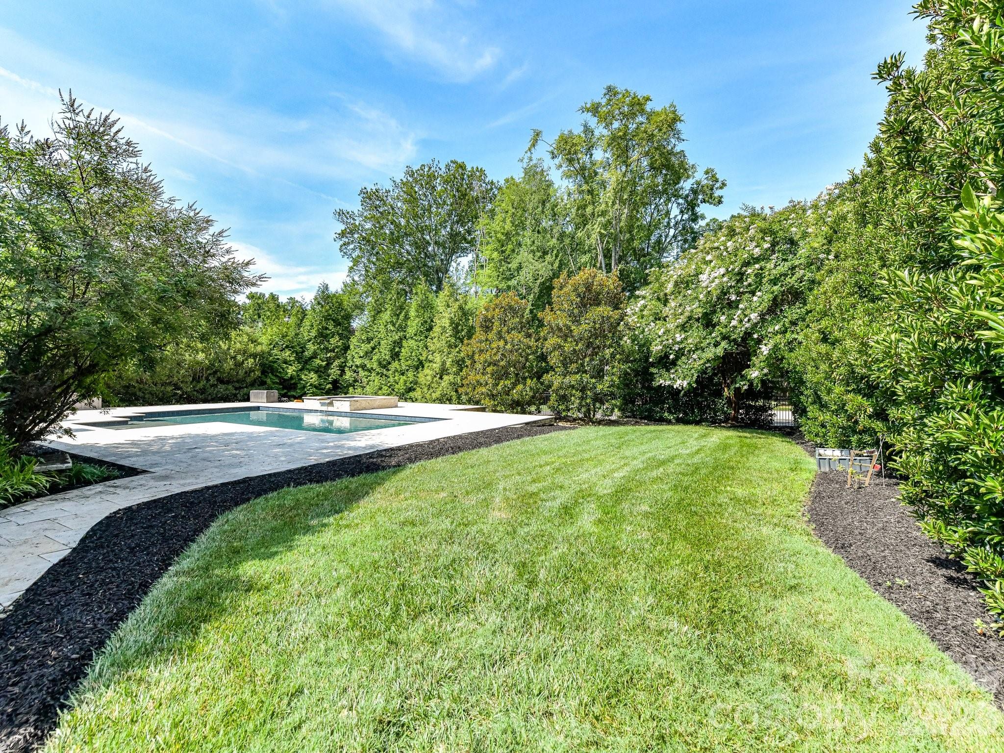 808 Huntington Park Drive — Charlotte