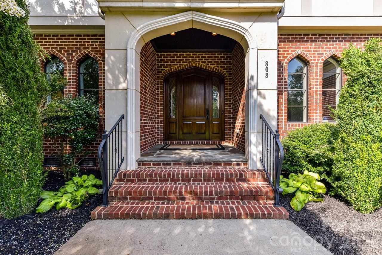 808 Huntington Park Drive — Charlotte
