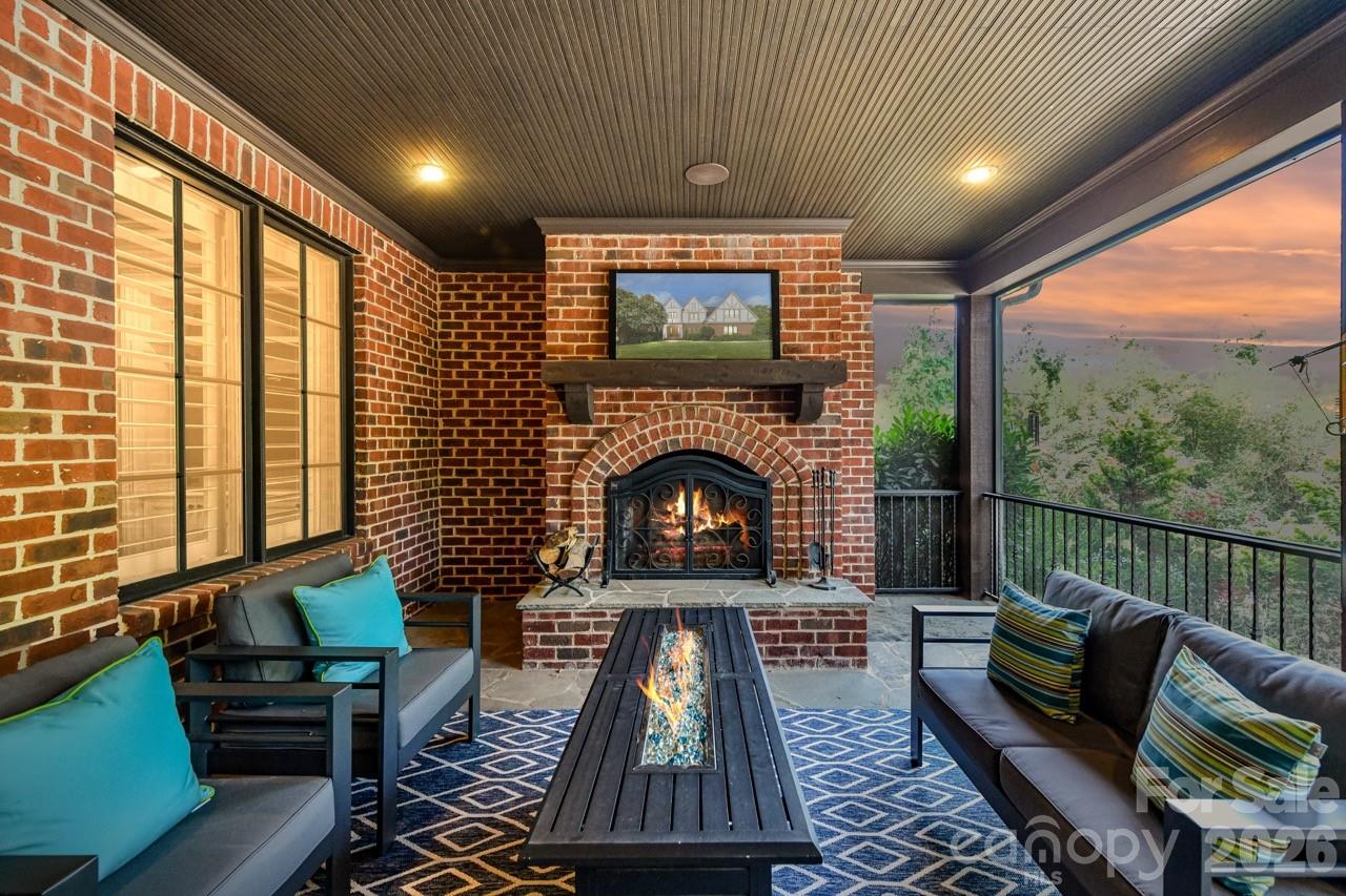 808 Huntington Park Drive — Charlotte