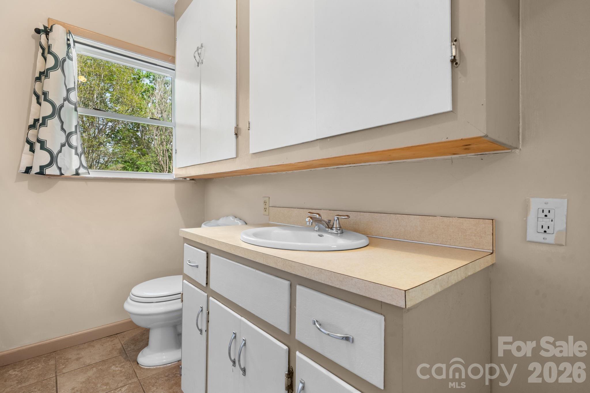 2525 Old Trenton Place — Lenoir