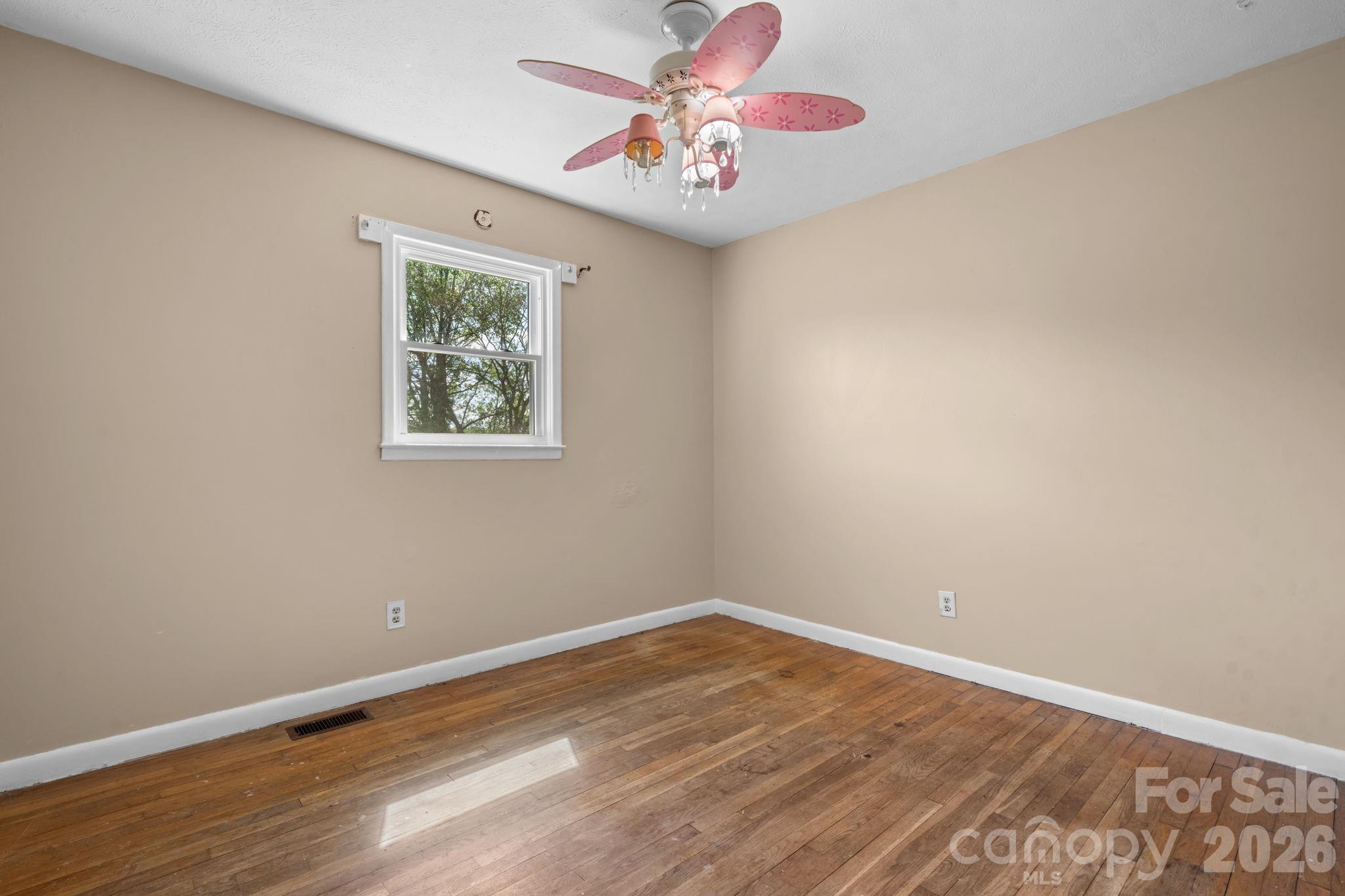 2525 Old Trenton Place — Lenoir