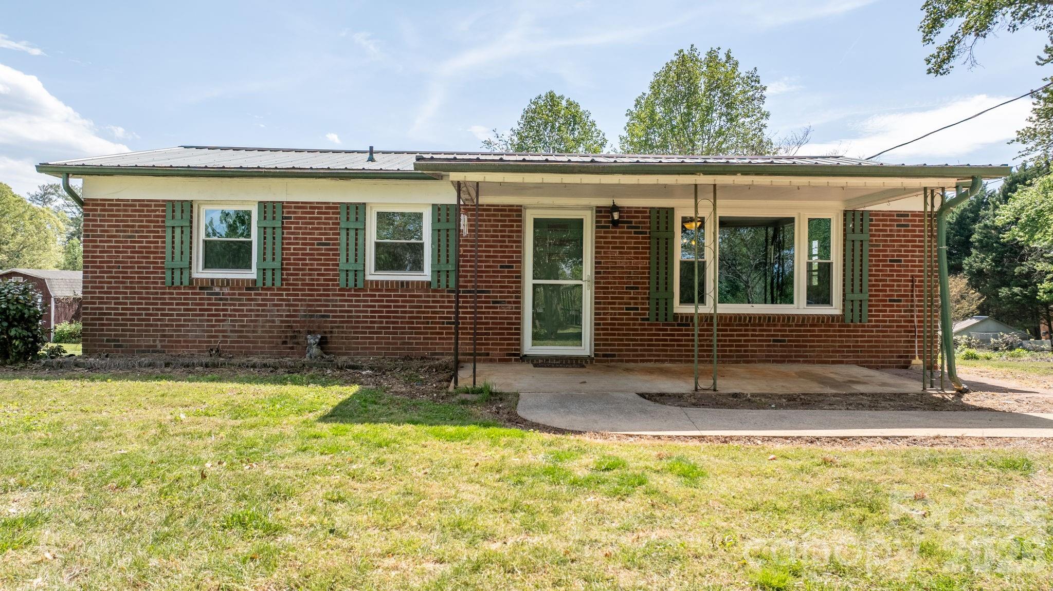 2525 Old Trenton Place — Lenoir