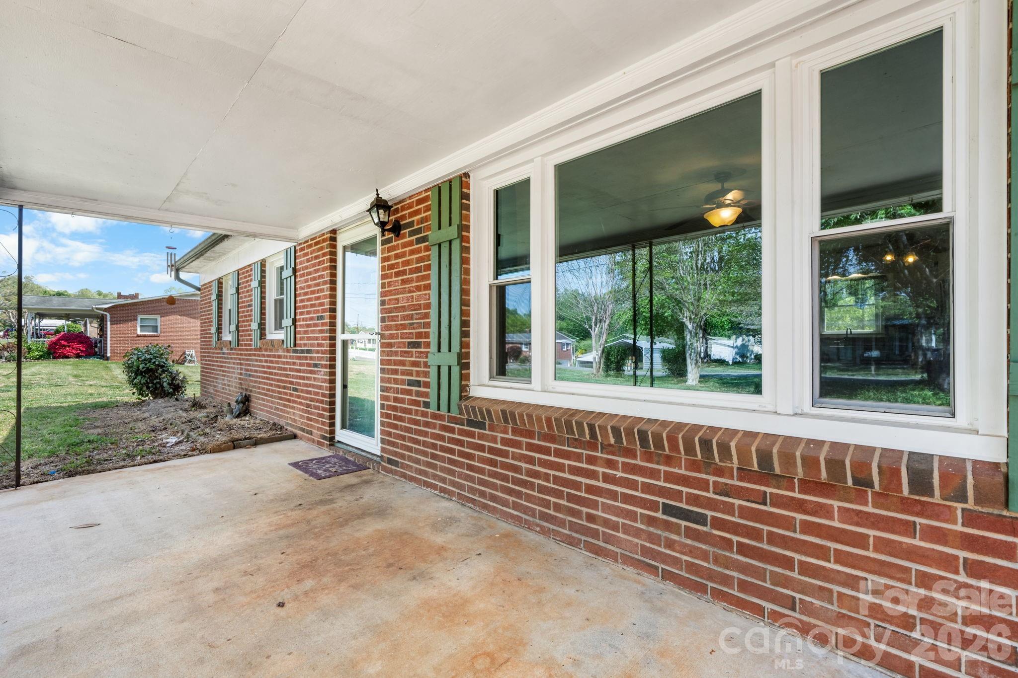 2525 Old Trenton Place — Lenoir