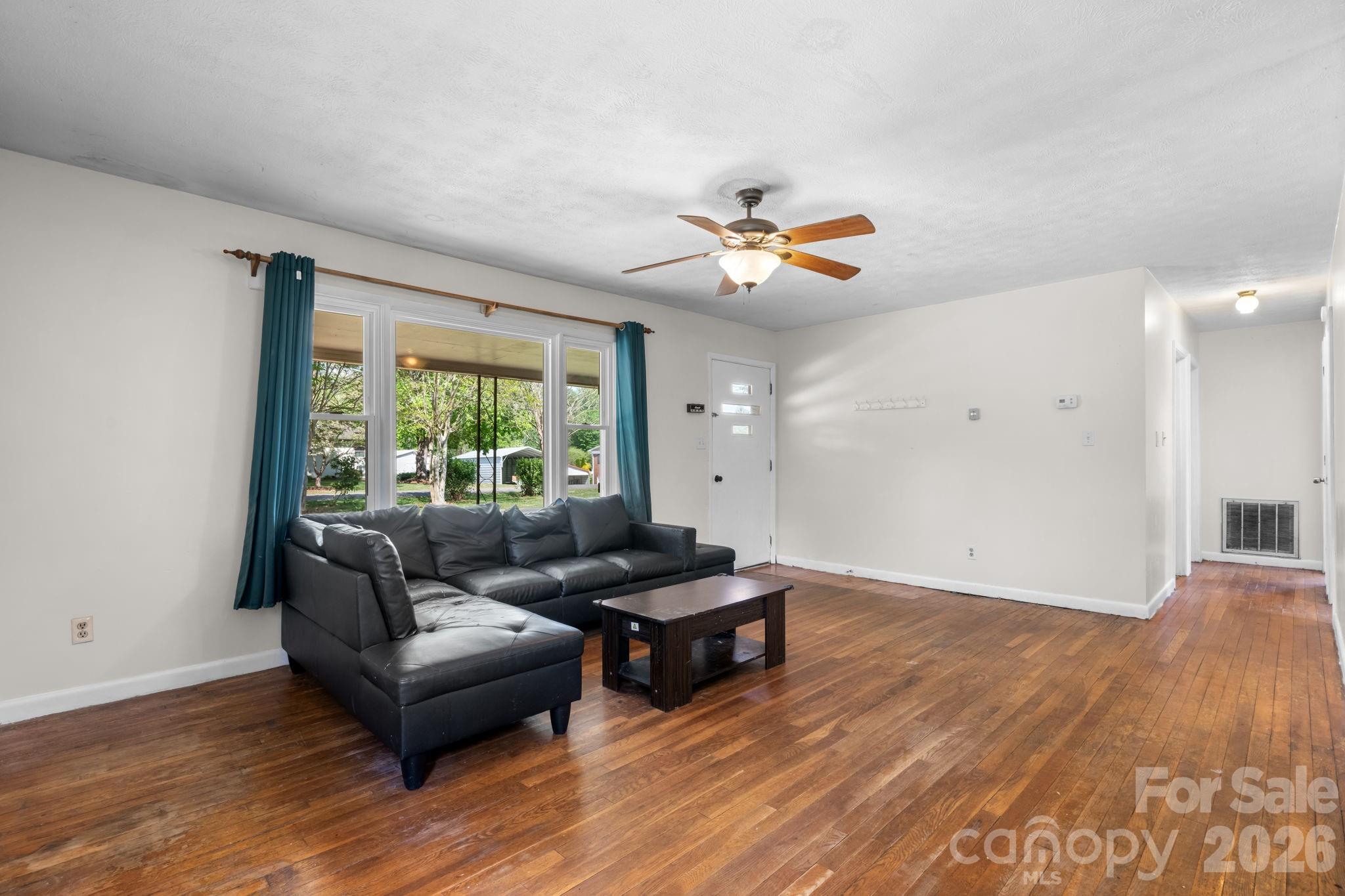 2525 Old Trenton Place — Lenoir