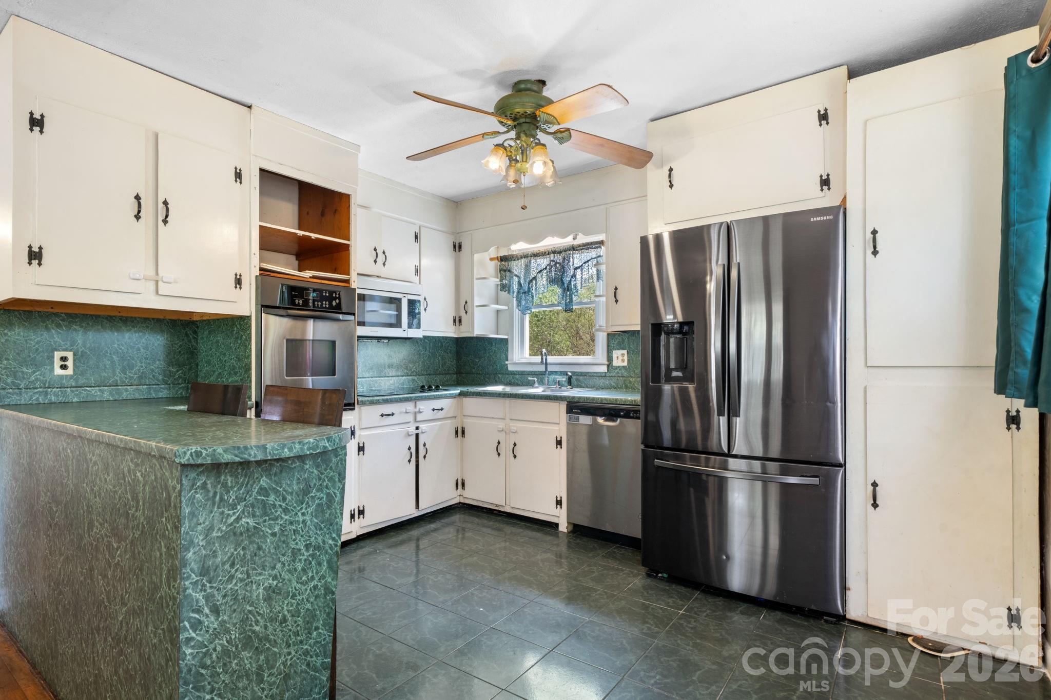 2525 Old Trenton Place — Lenoir