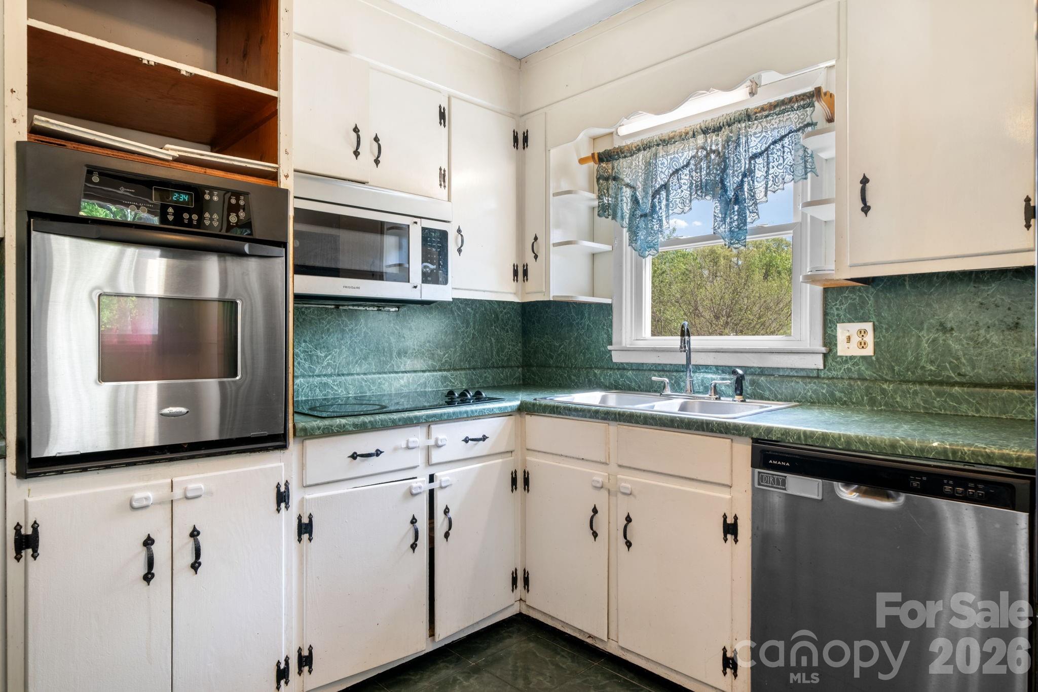 2525 Old Trenton Place — Lenoir