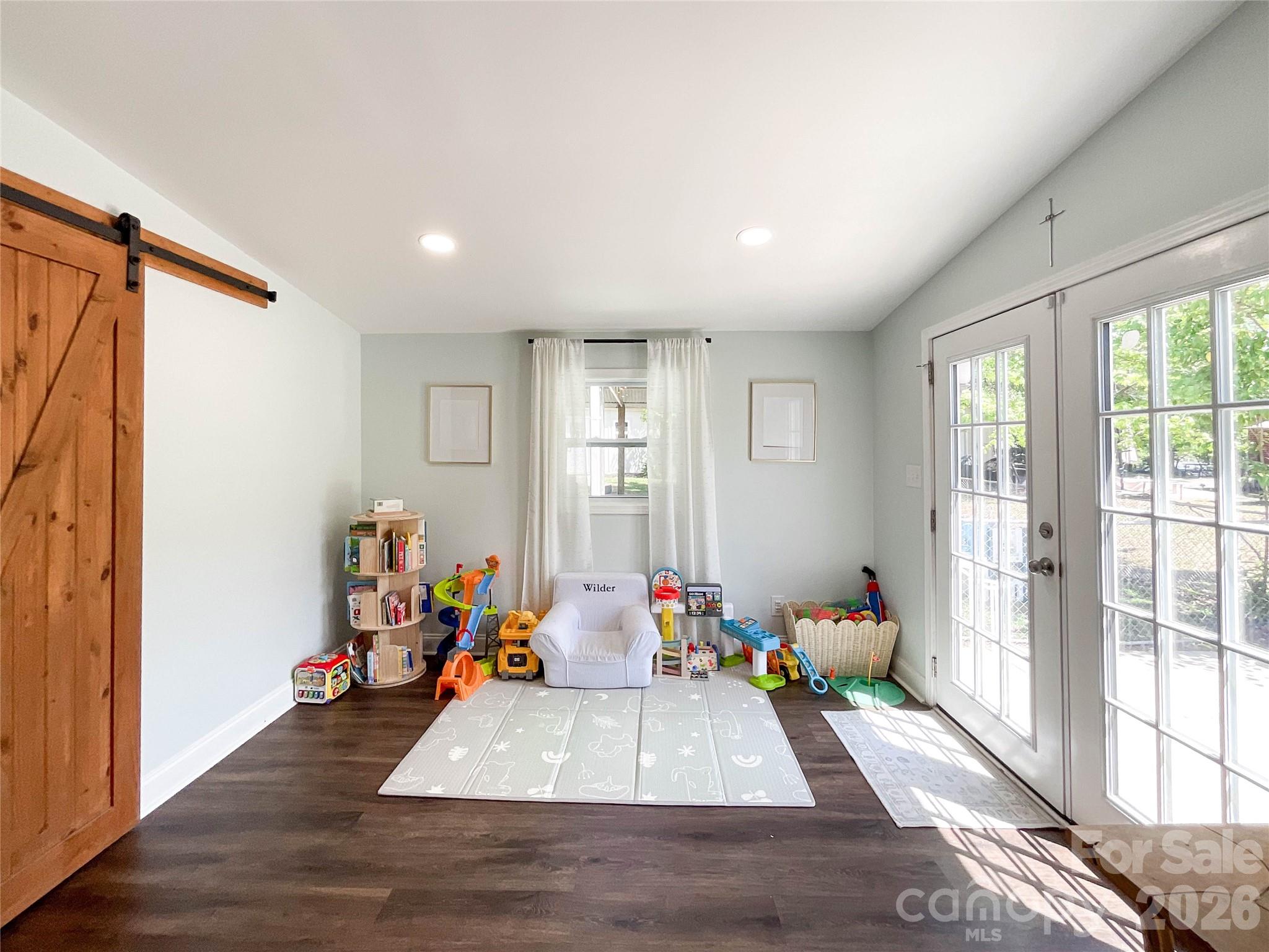 3827 Topsfield Road — Charlotte