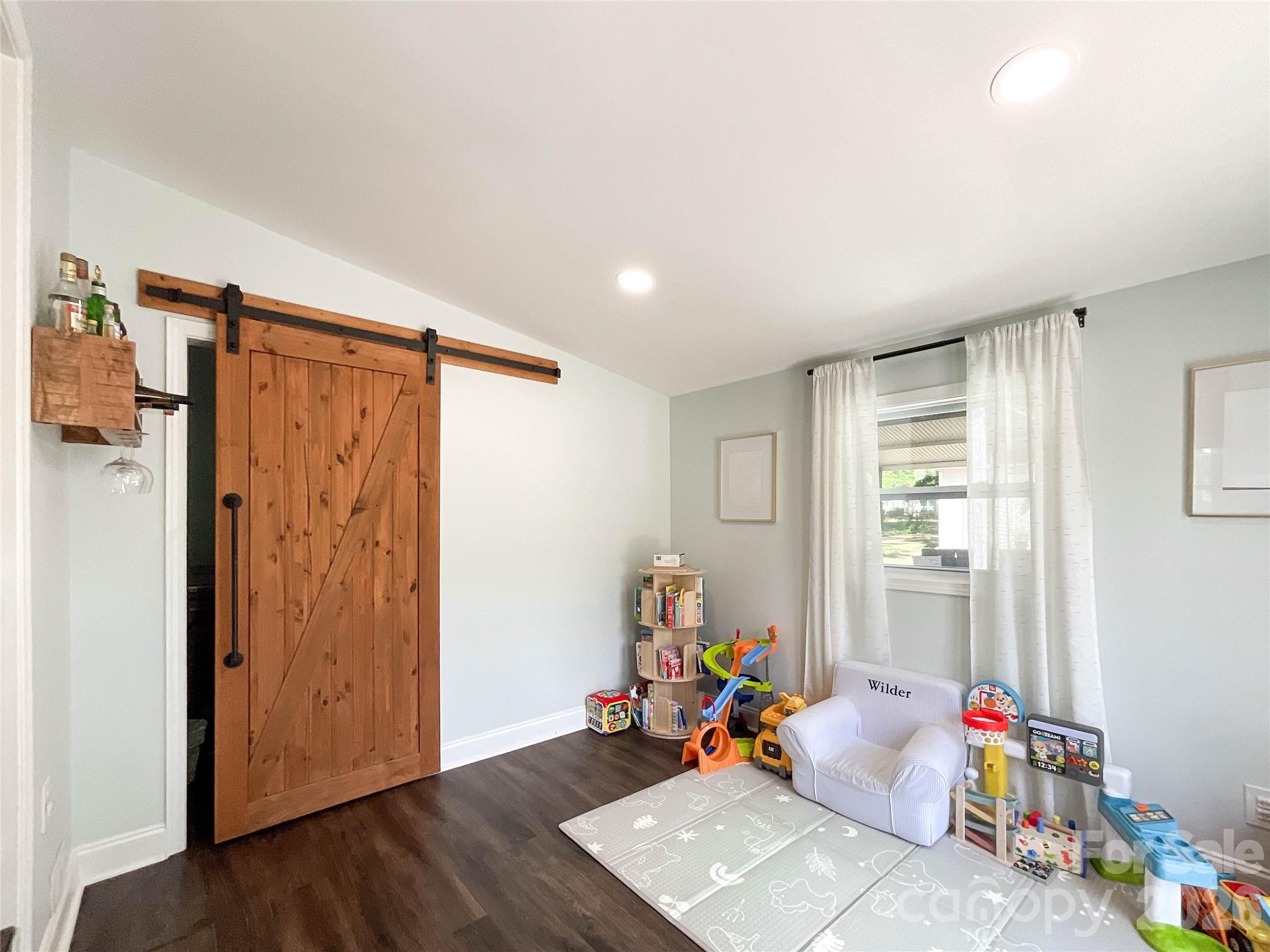 3827 Topsfield Road — Charlotte