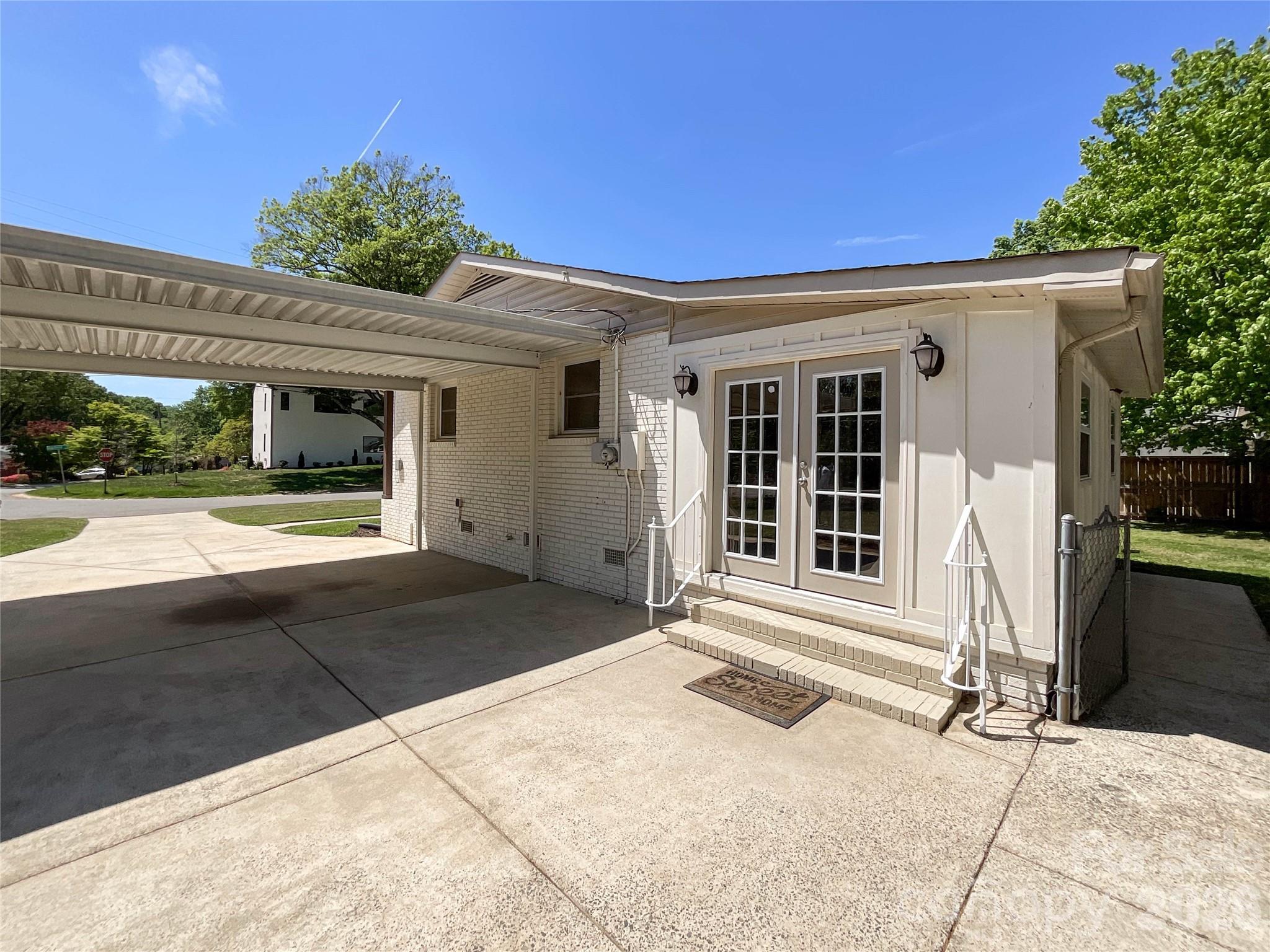 3827 Topsfield Road — Charlotte