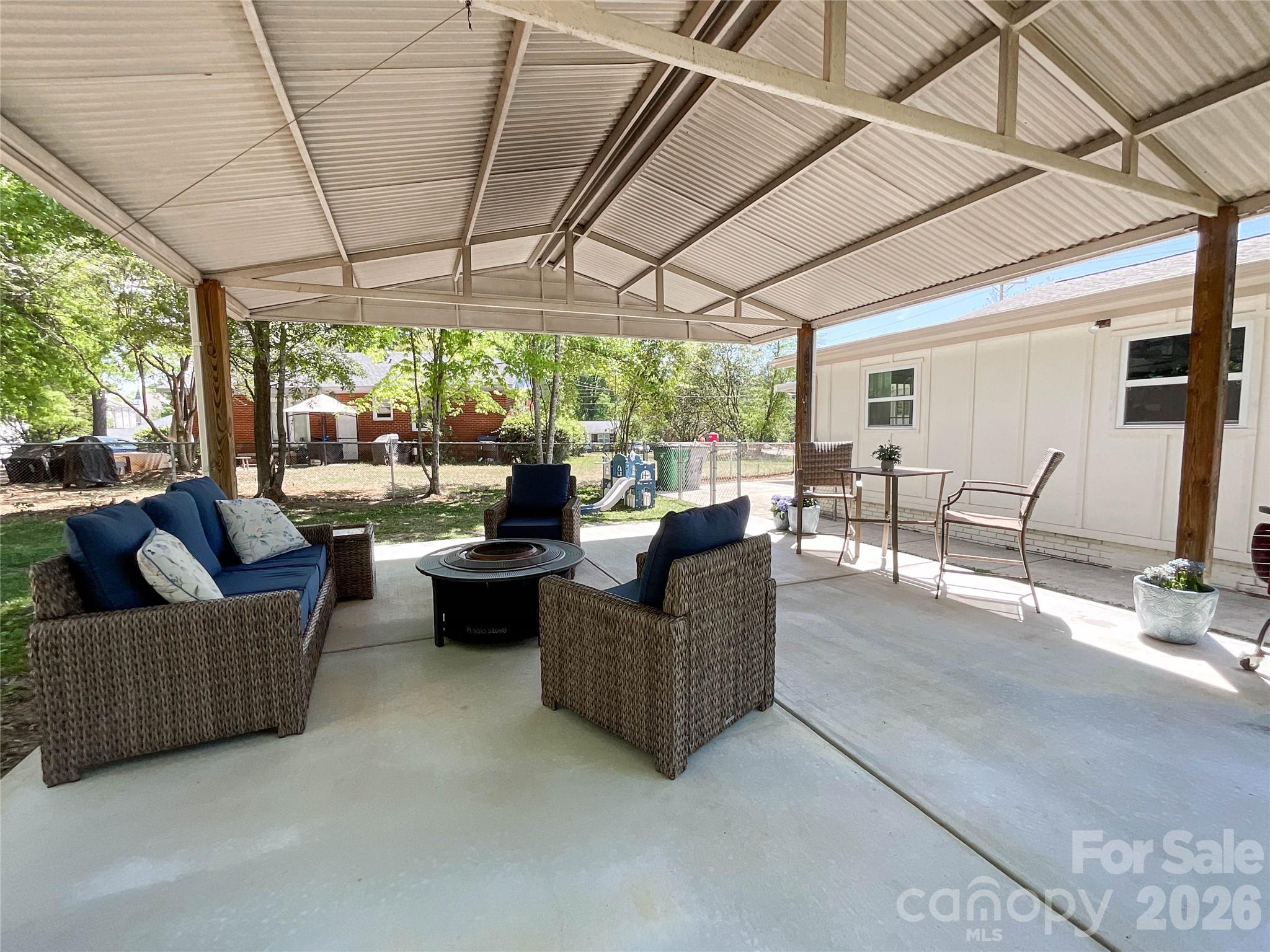3827 Topsfield Road — Charlotte
