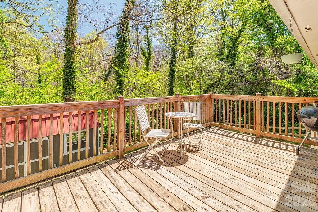 24 Forest Lane — Black Mountain