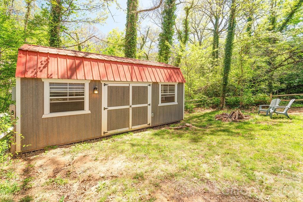 24 Forest Lane — Black Mountain
