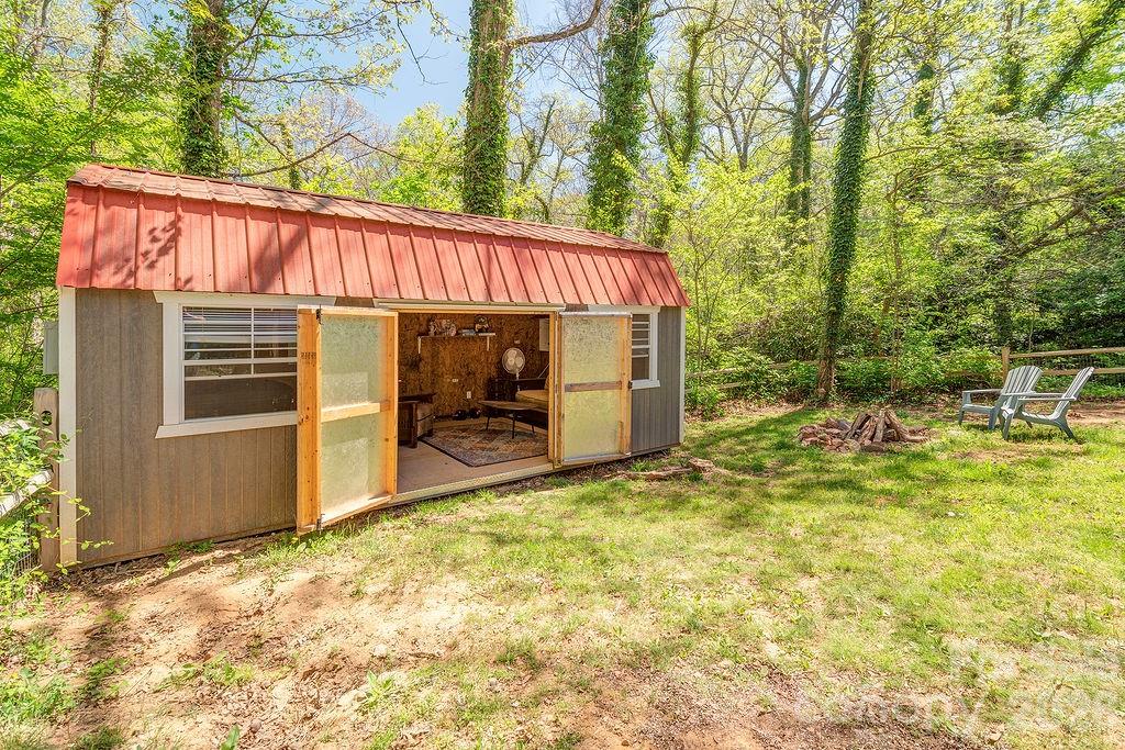 24 Forest Lane — Black Mountain