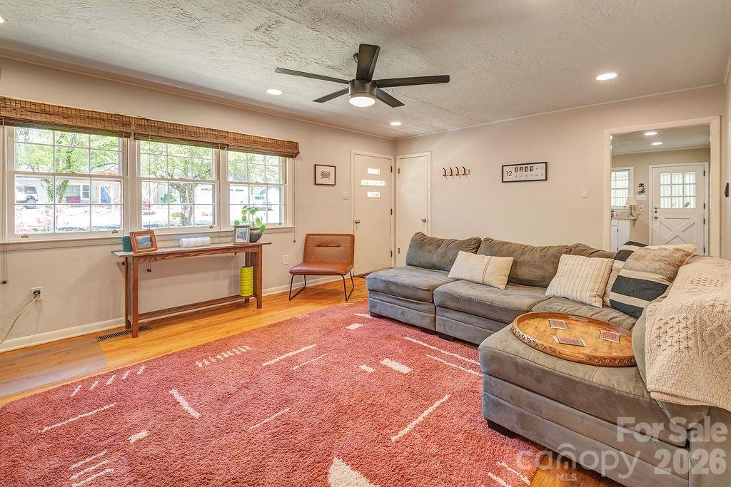 24 Forest Lane — Black Mountain