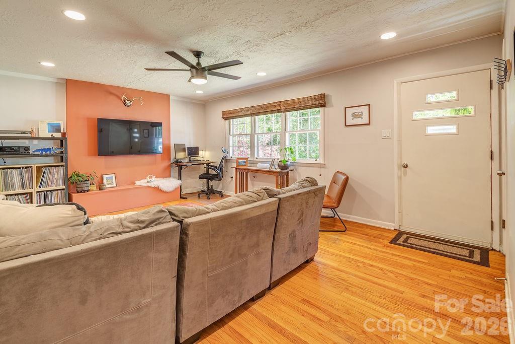24 Forest Lane — Black Mountain