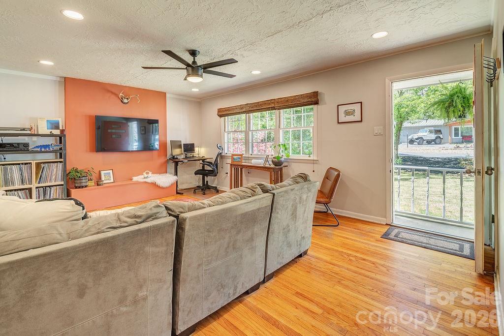 24 Forest Lane — Black Mountain
