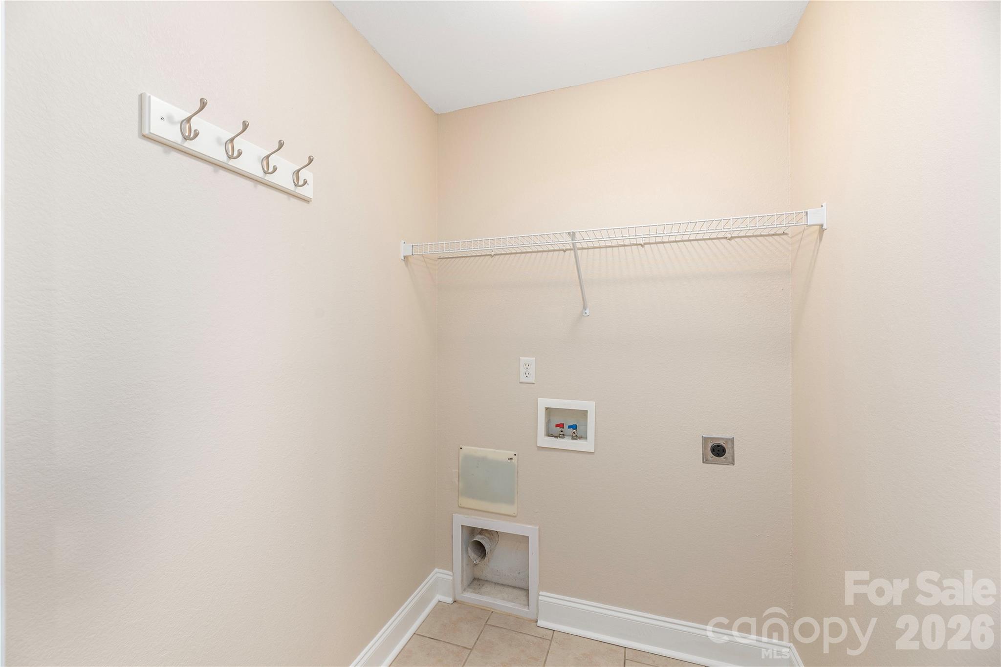 8 Kaylor Drive — Arden