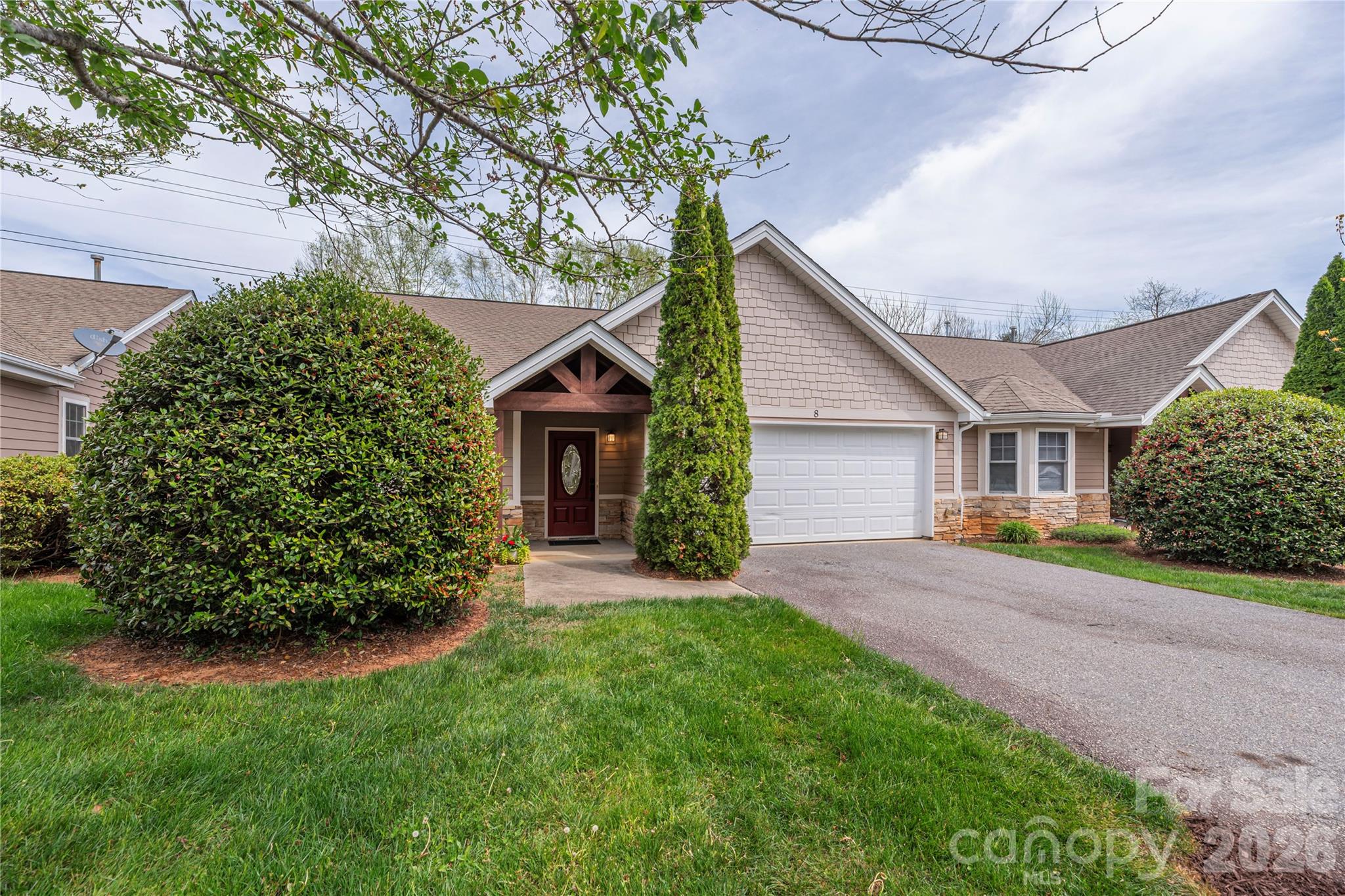 8 Kaylor Drive — Arden