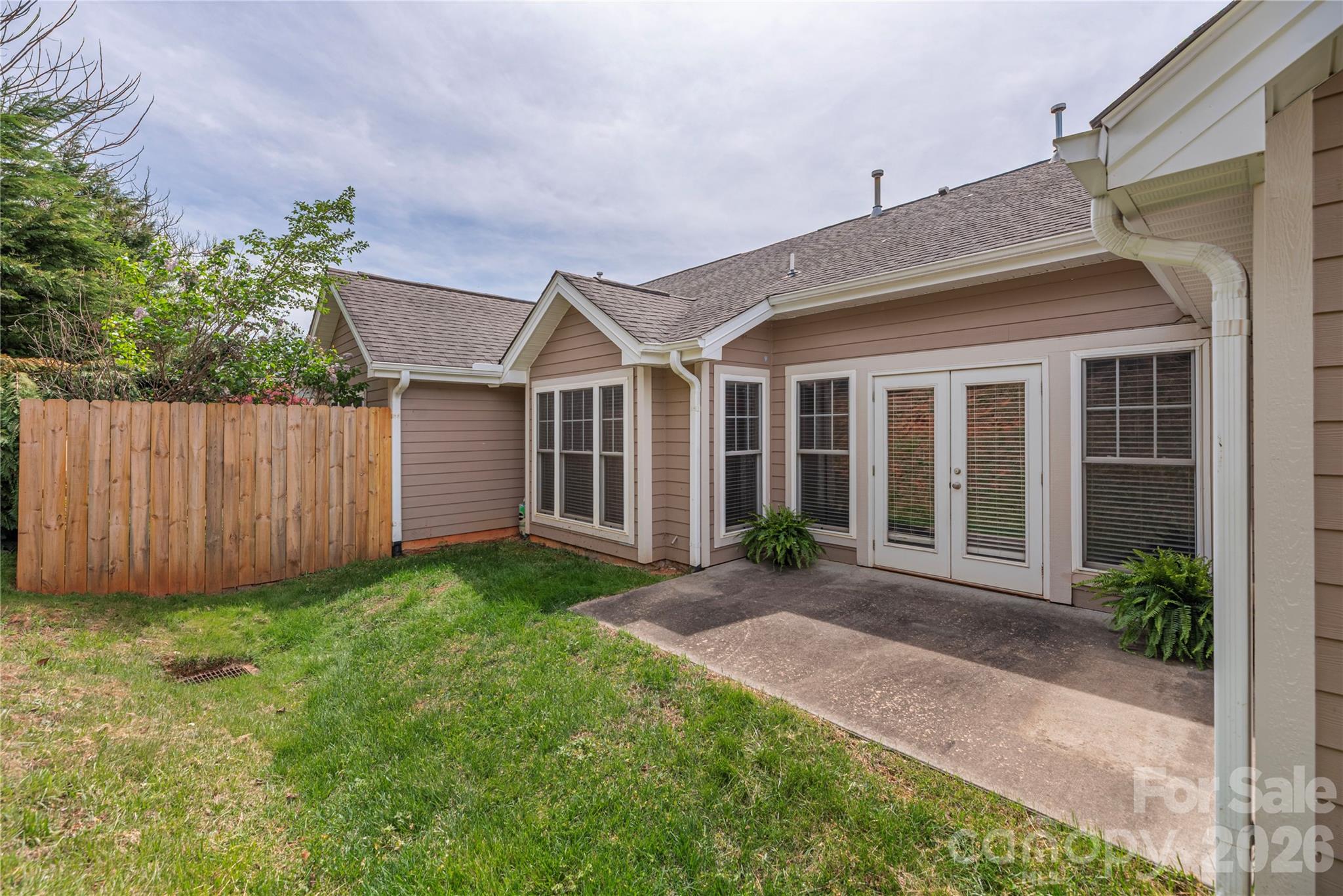 8 Kaylor Drive — Arden