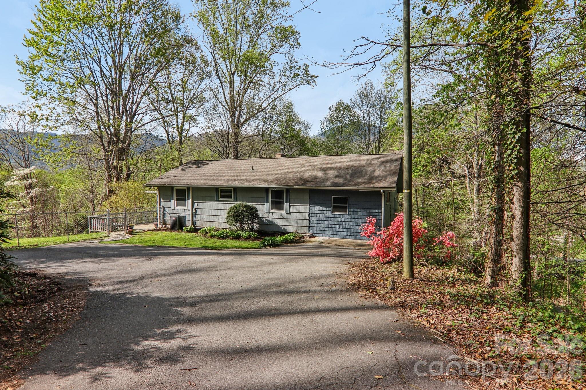 74 Link Circle — Maggie Valley