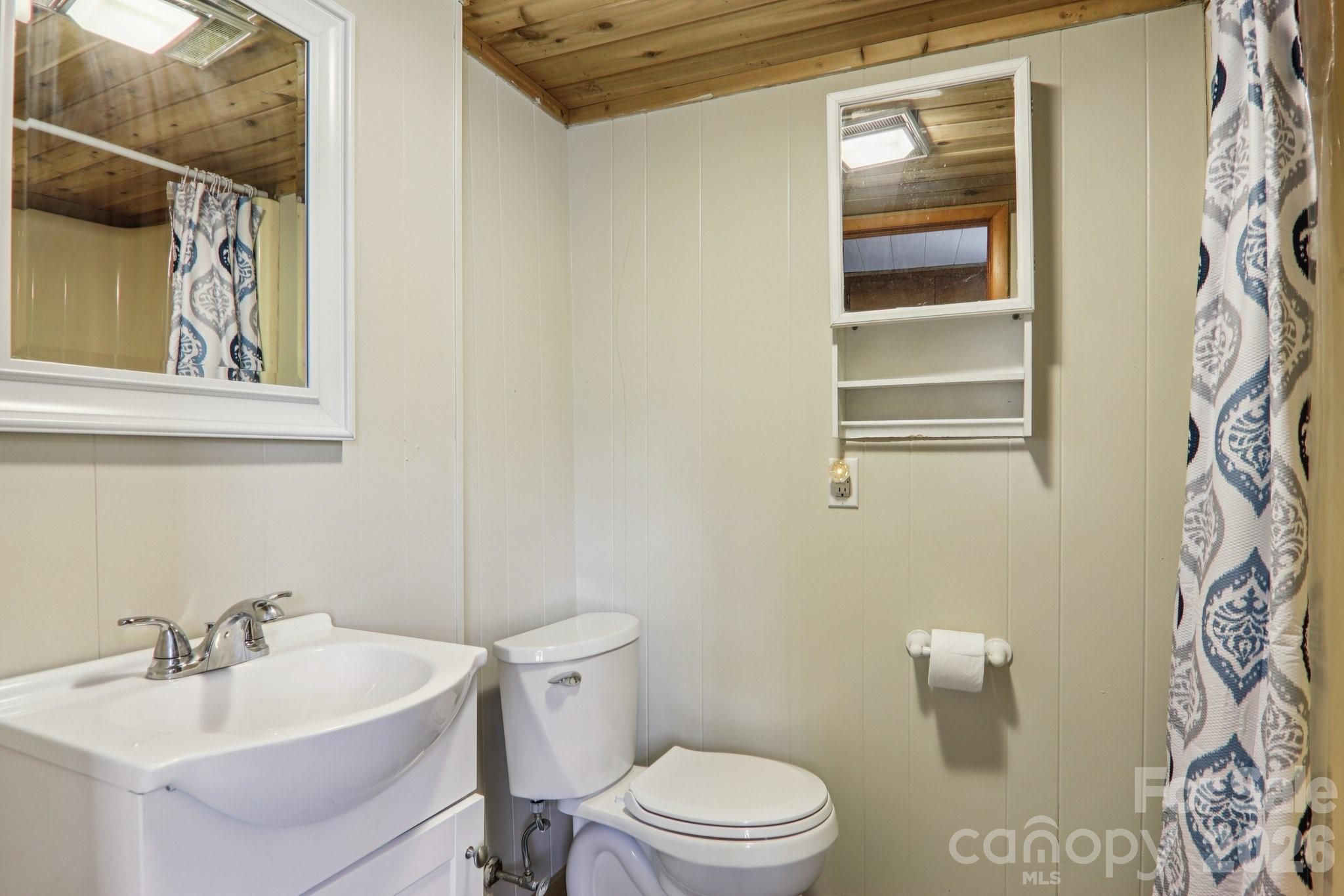 74 Link Circle — Maggie Valley