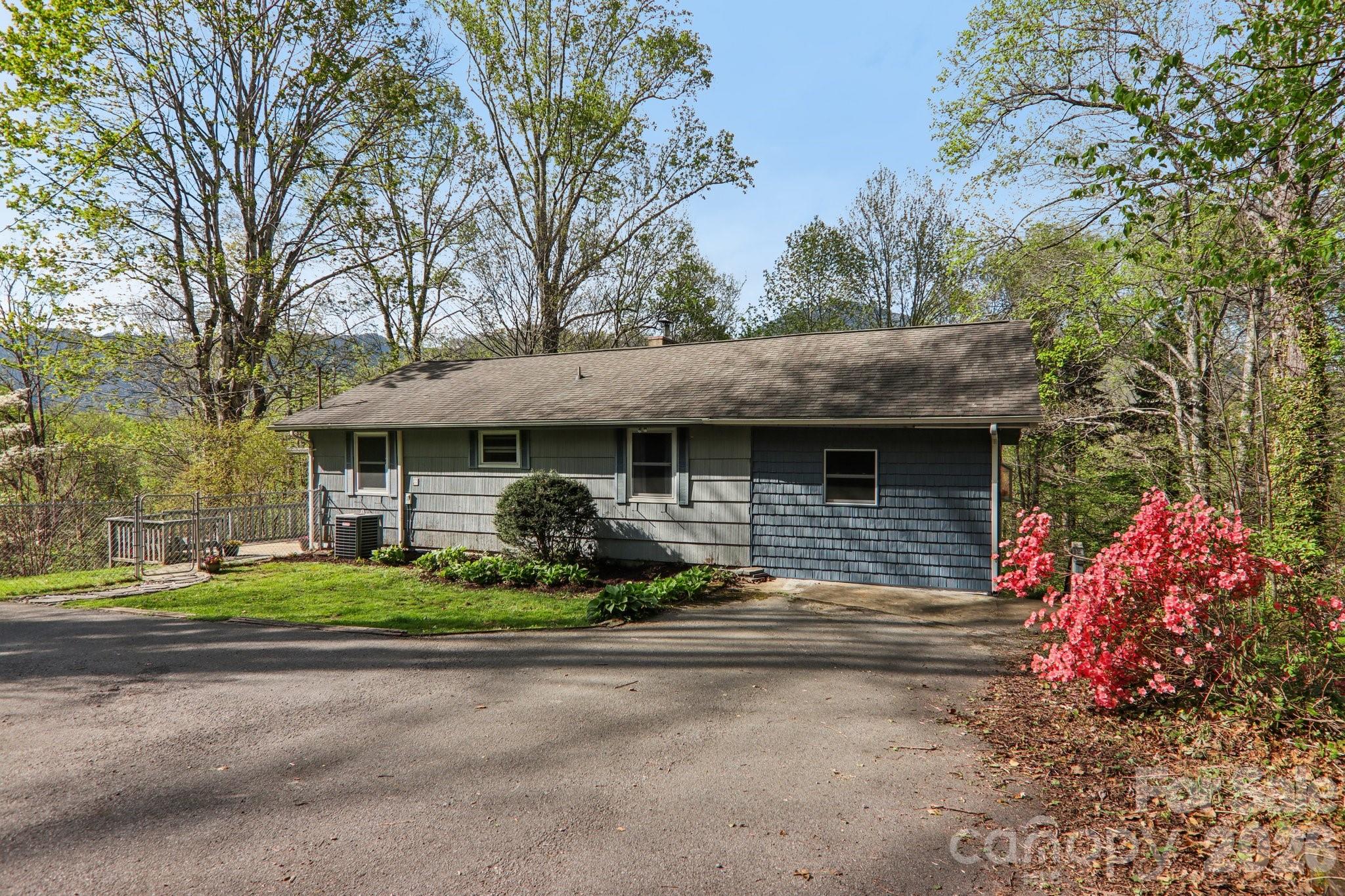 74 Link Circle — Maggie Valley